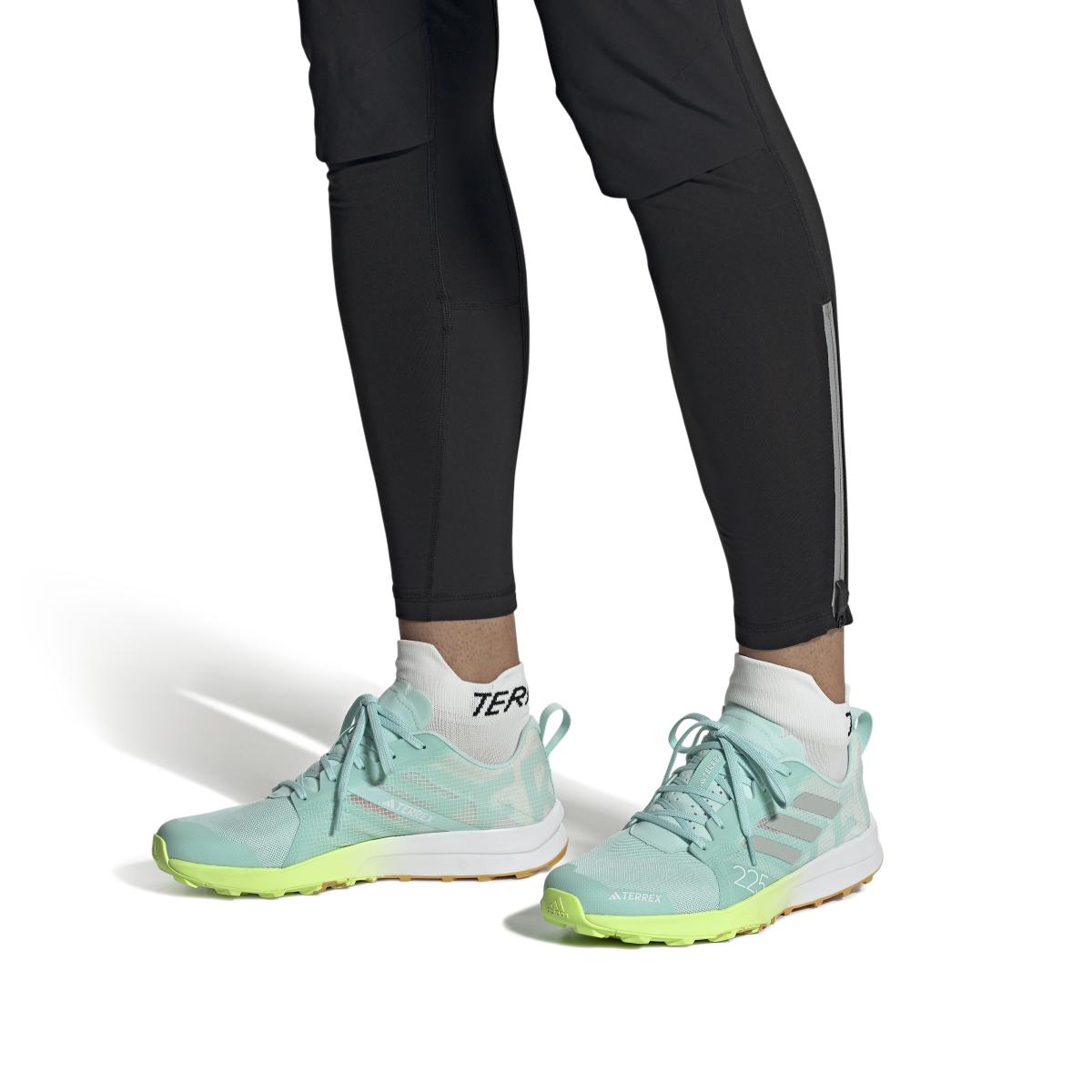 product/2/0/2025_09_adidas_if5002_11_footwear_on_model_front_view_white.jpg