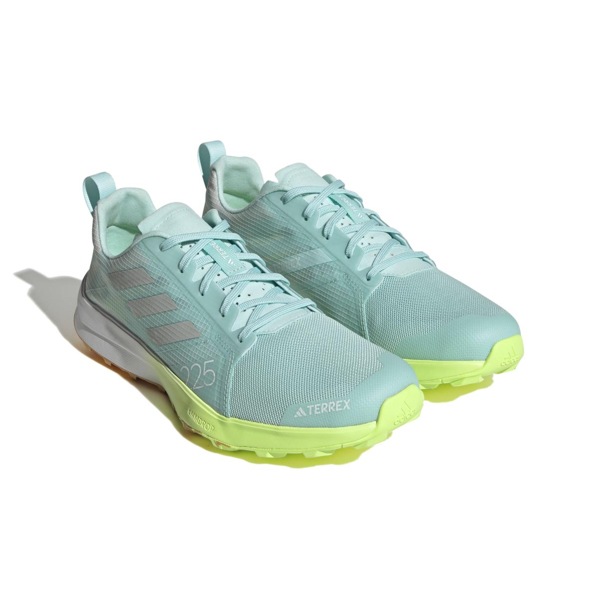 product/2/0/2025_09_adidas_if5002_6_footwear_photography_front_lateral_top_view_white.jpg