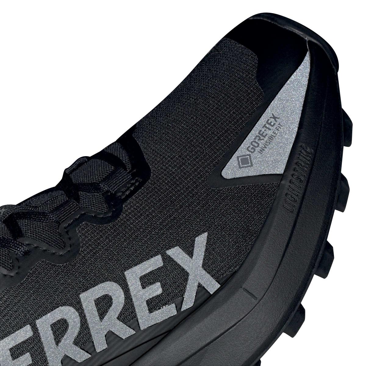 product/2/0/2025_09_adidas_jr5240_13_footwear_photography_reflective_detail_white.jpg