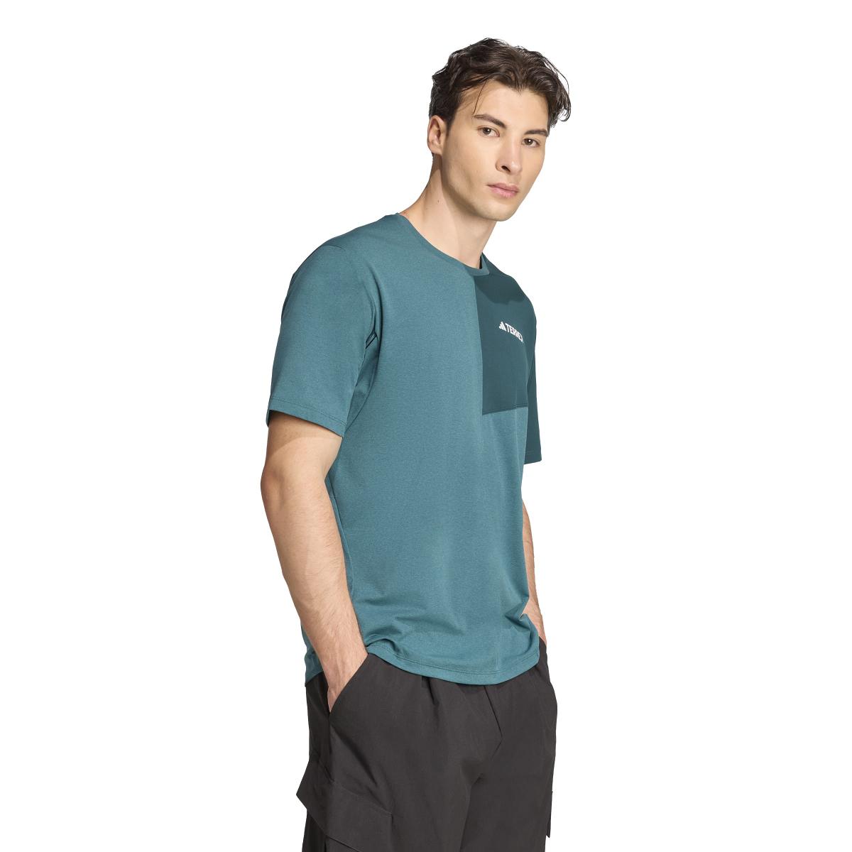 product/2/0/2025_adidas_jm7088_4_apparel_on_model_walking_view_white.jpg