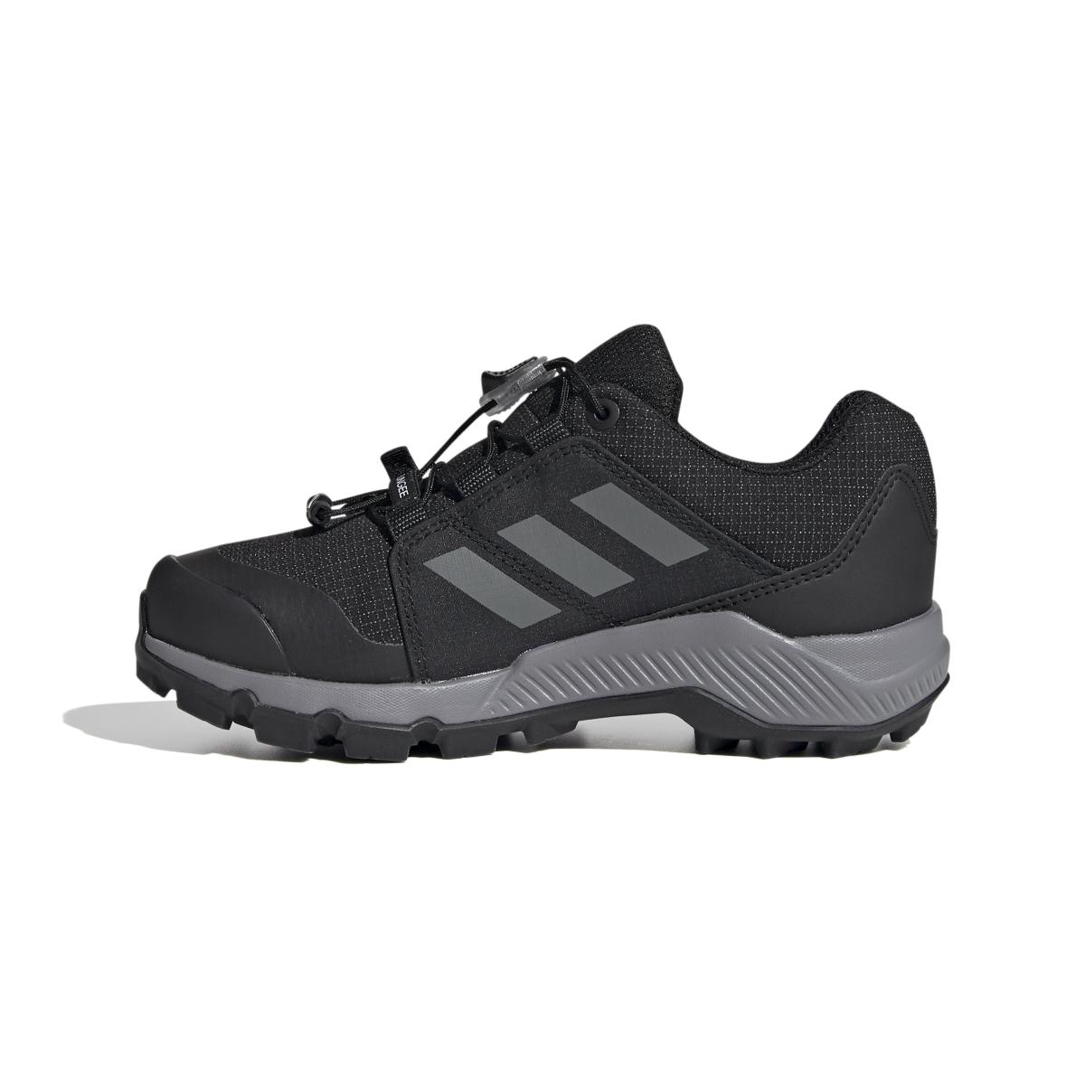 product/a/d/adidas_fu7268_5_footwear_photography_side_medial_center_view_white_000.jpg
