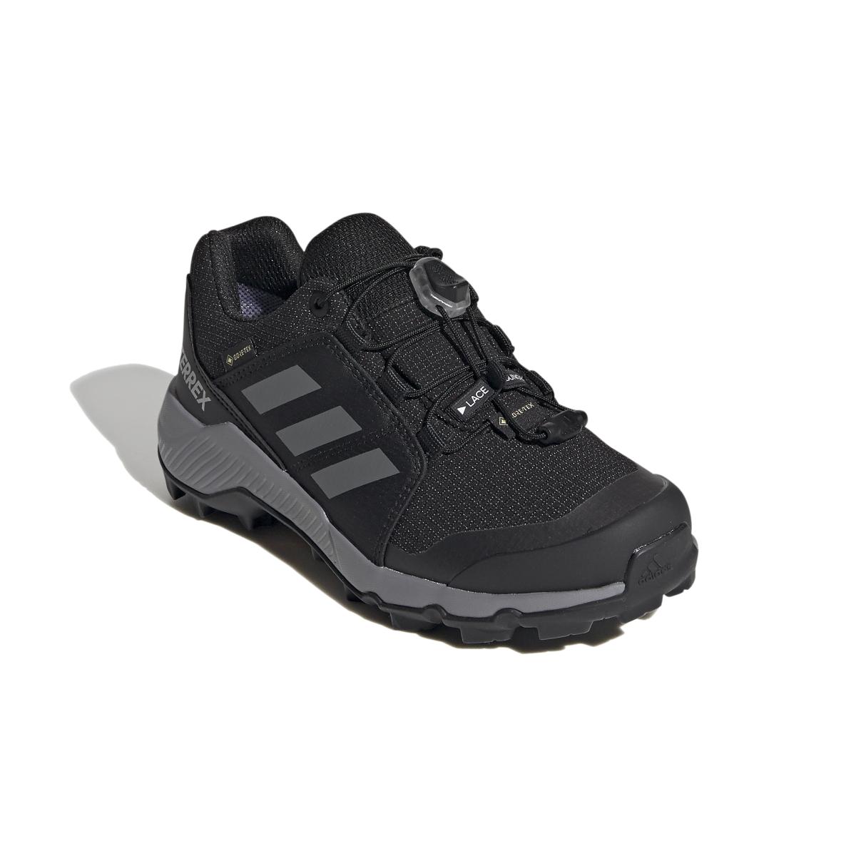 product/a/d/adidas_fu7268_6_footwear_photography_front_lateral_top_view_white_000.jpg