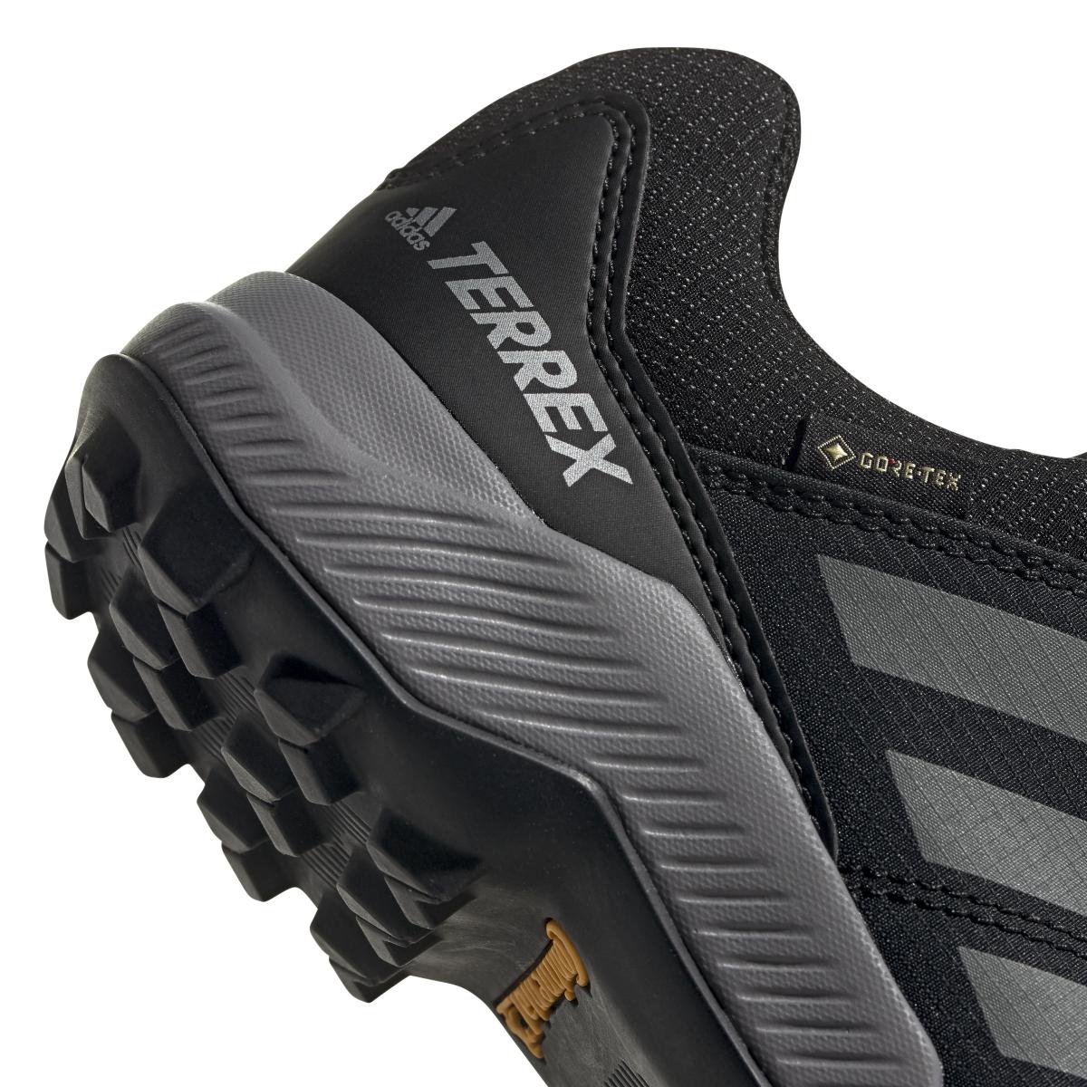 product/a/d/adidas_fu7268_9_footwear_photography_detail_view_2_white_000.jpg