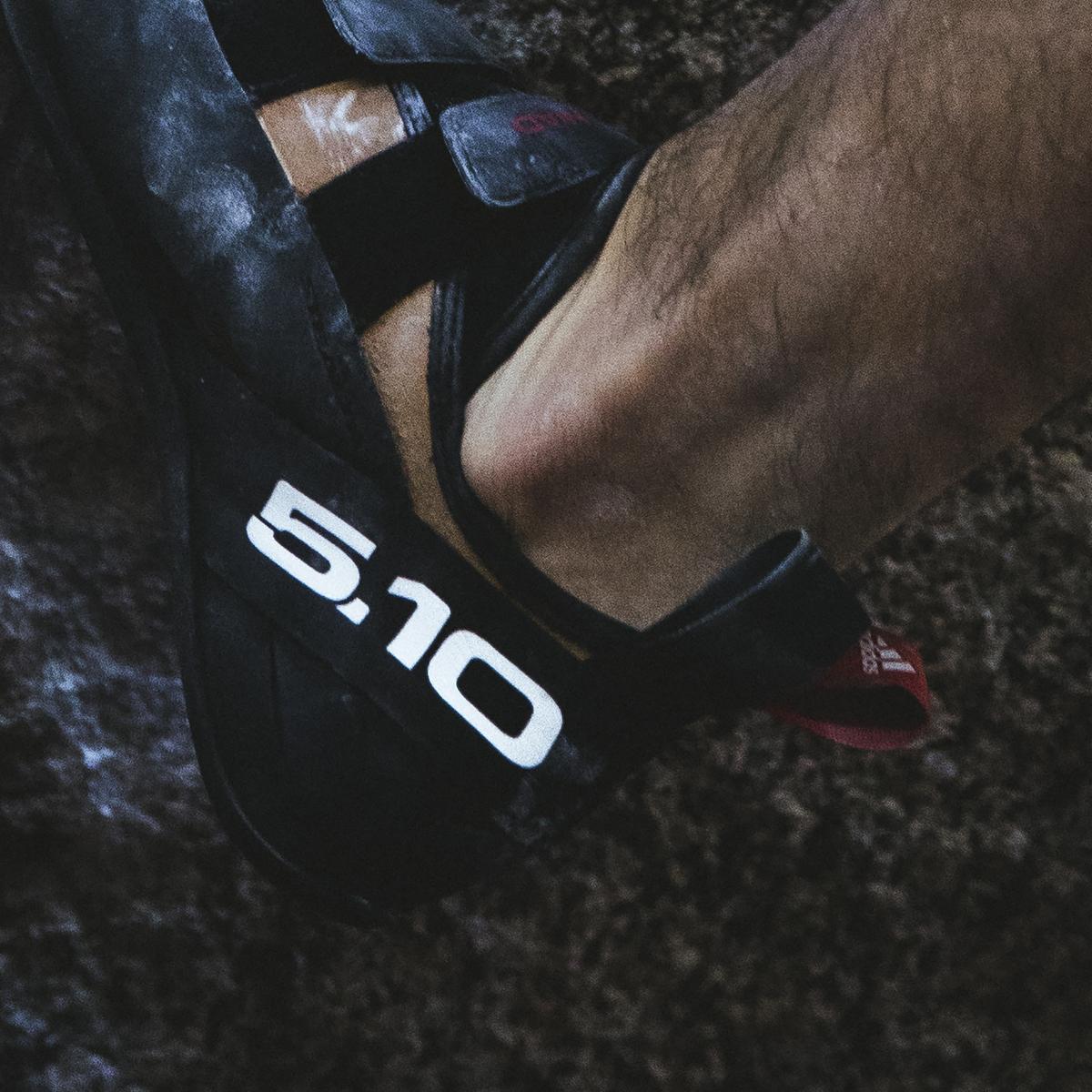 product/a/d/adidas_fw2849_16_footwear_photography_highlight_view_1_white_000.jpg