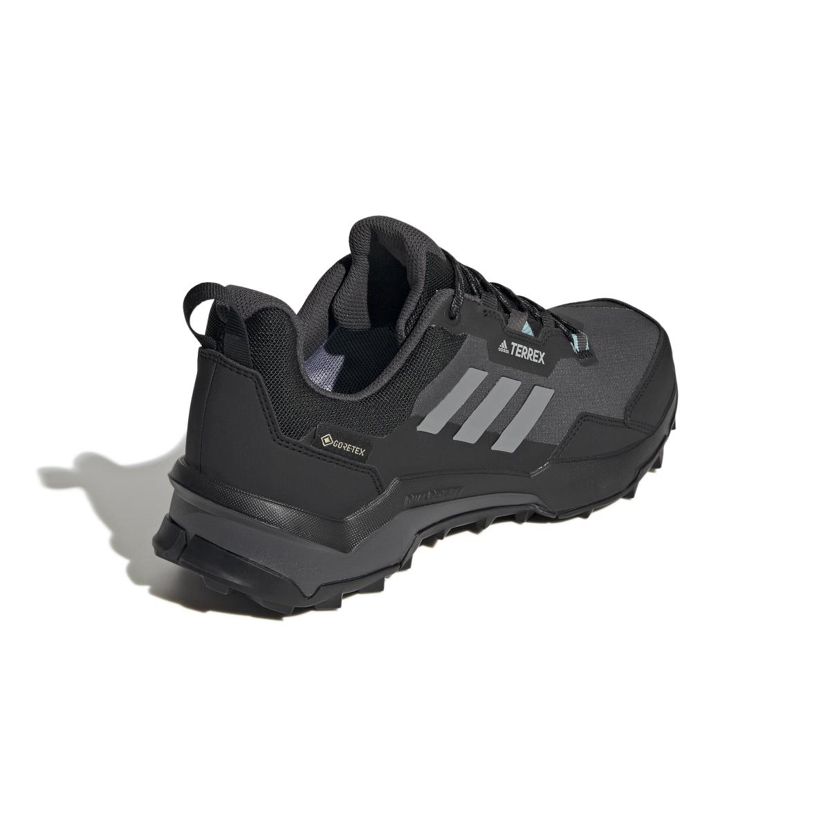 product/a/d/adidas_fz3249_7_footwear_photography_back_lateral_top_view_white_000.jpg
