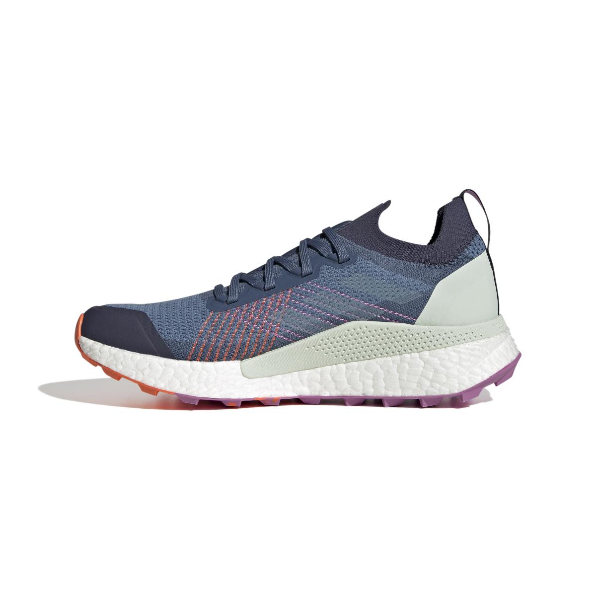 product/a/d/adidas_gx2251_5_footwear_photography_side_medial_center_view_white_000.jpg