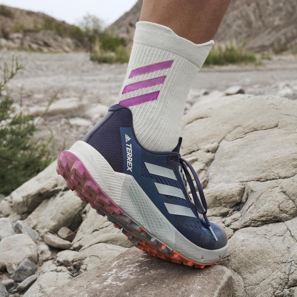 product/a/d/adidas_gx8679_18_footwear_photography_heromrktng_view_3_white_000.jpg