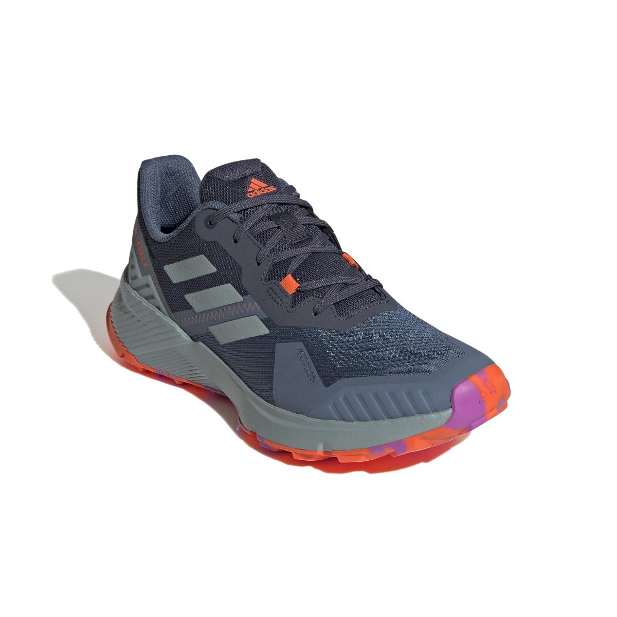 product/a/d/adidas_gz3958_6_footwear_photography_front_lateral_top_view_white_000.jpg