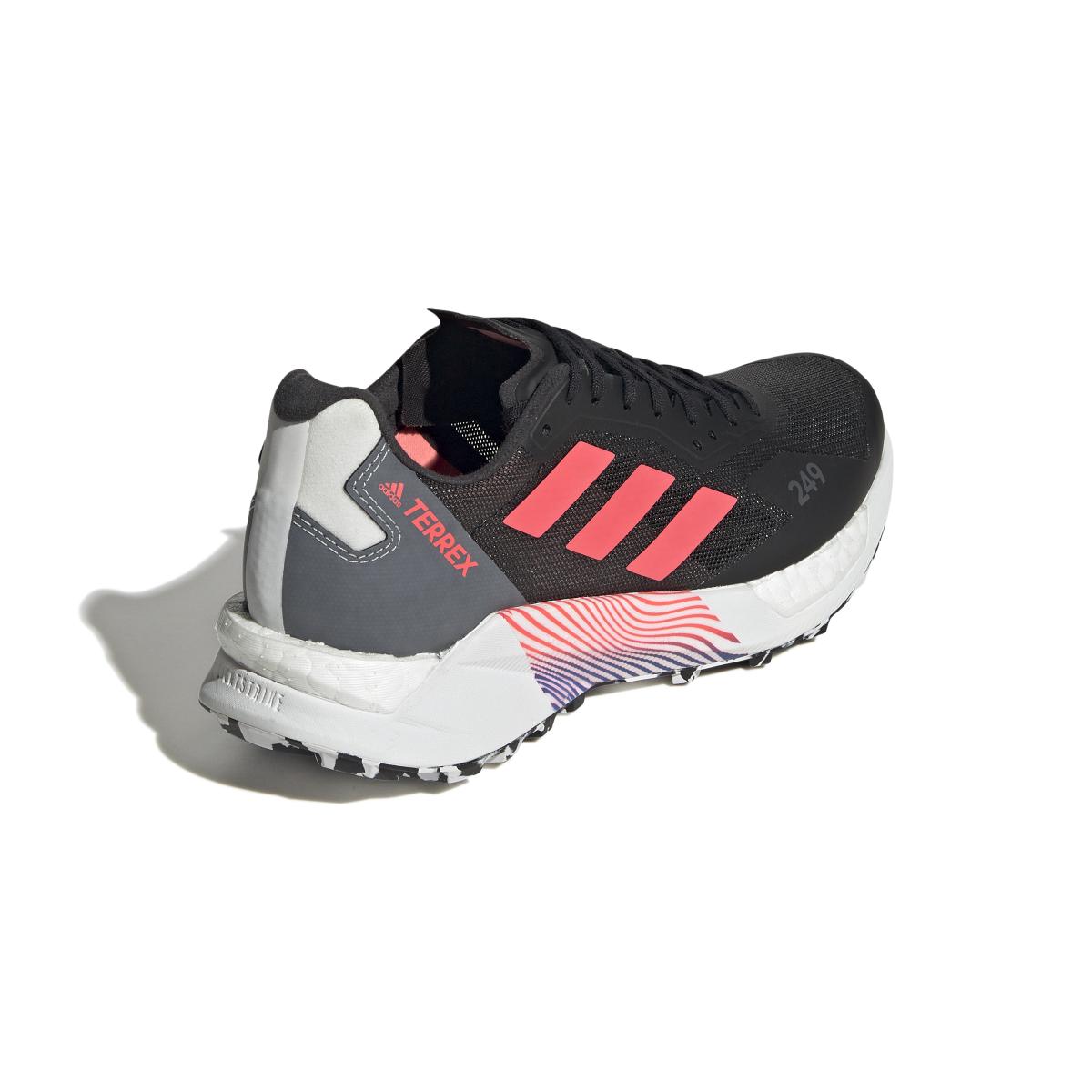 product/a/d/adidas_gz9037_7_footwear_photography_back_lateral_top_view_white_000.jpg