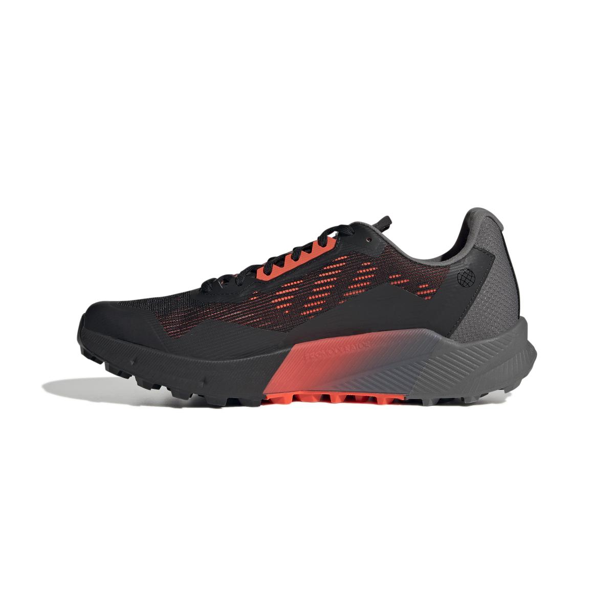 product/a/d/adidas_h03183_5_footwear_photography_side_medial_center_view_white_000.jpg