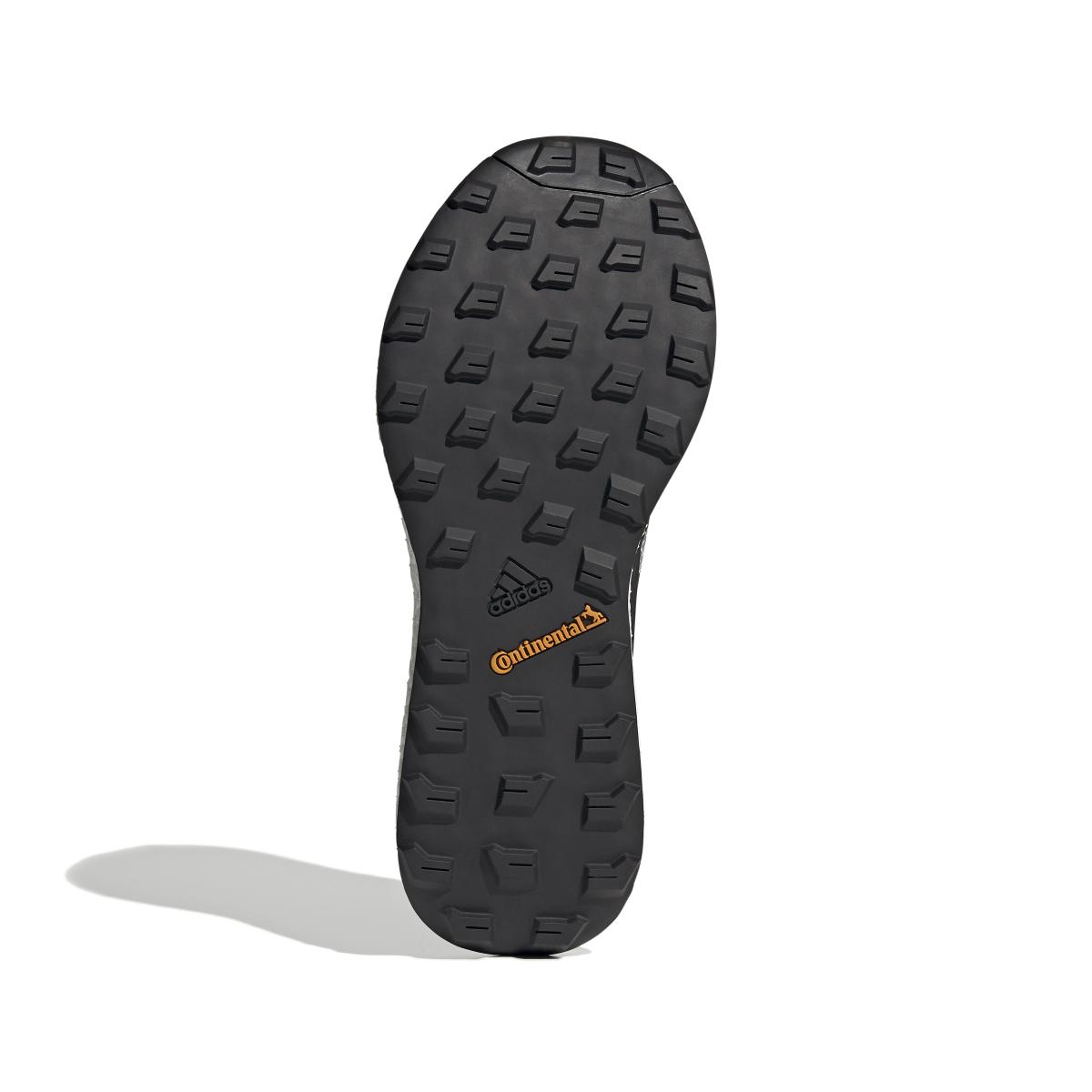 product/a/d/adidas_h69066_4_footwear_photography_bottom_view_white_000.jpg