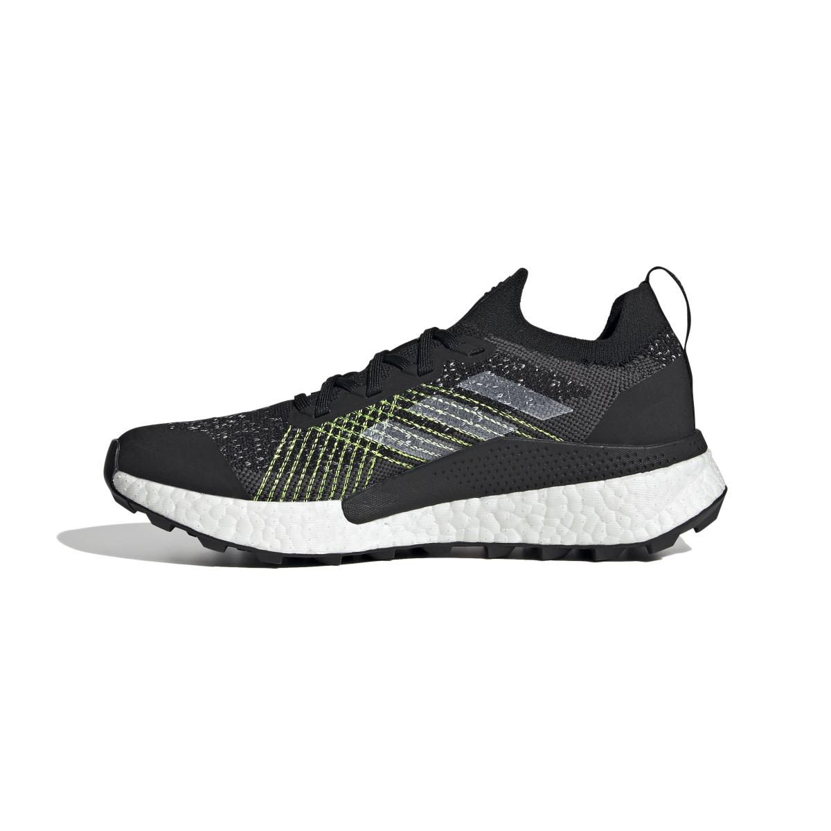 product/a/d/adidas_h69068_5_footwear_photography_side_medial_center_view_white_000.jpg