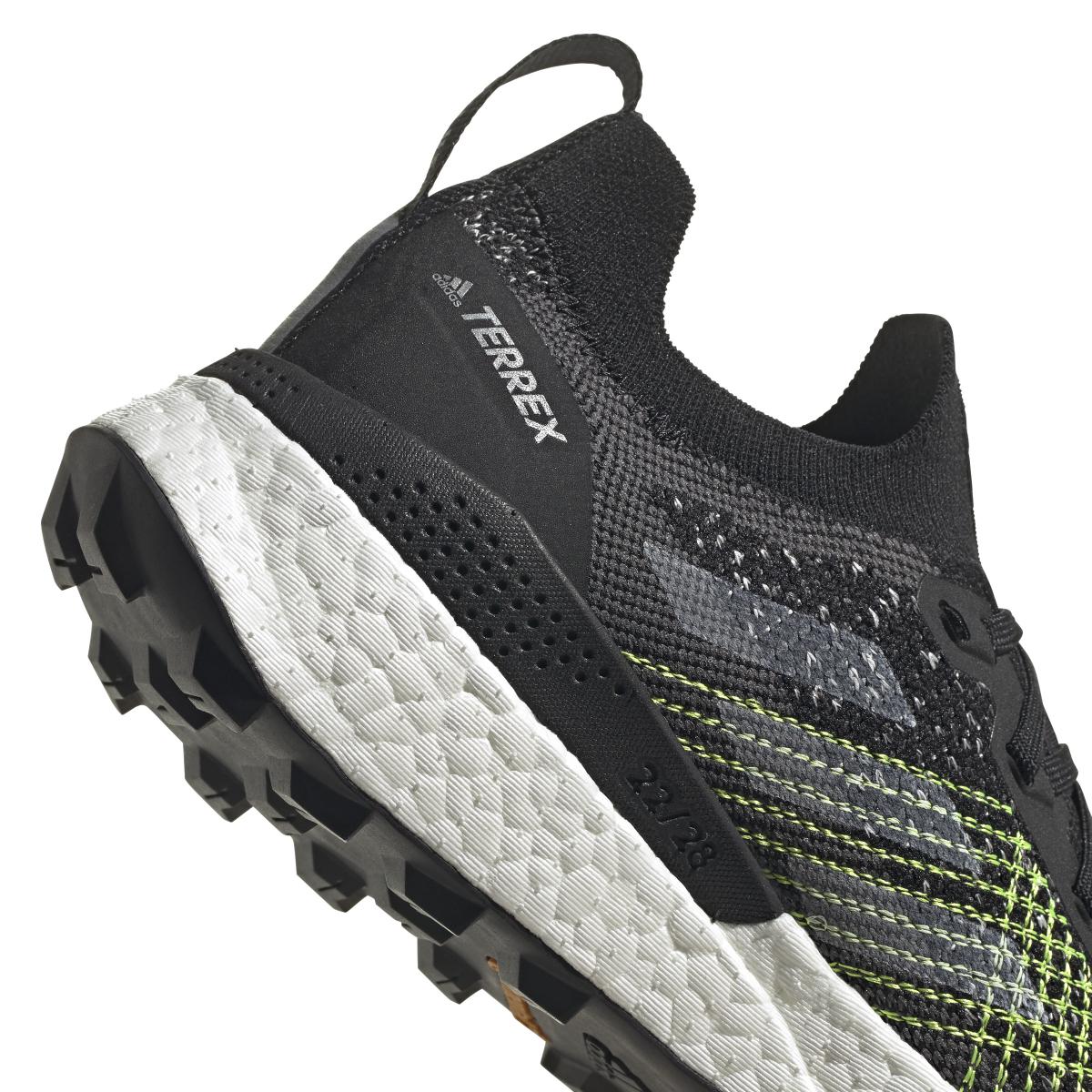 product/a/d/adidas_h69068_9_footwear_photography_detail_view_2_white_000.jpg