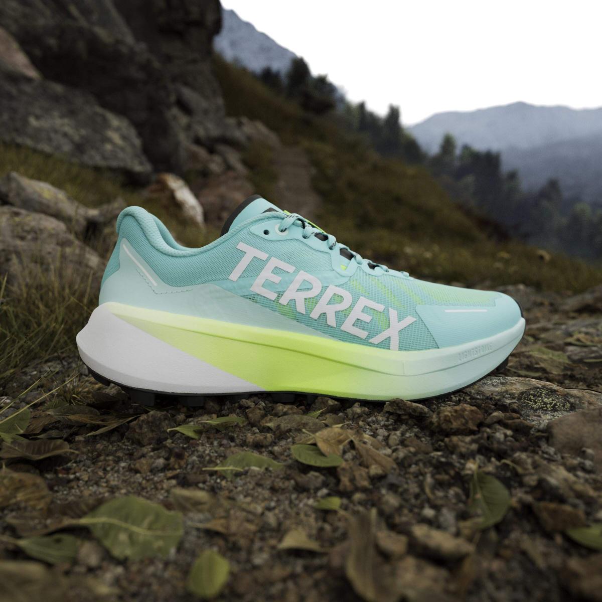 product/a/d/adidas_hp3686_16_footwear_photography_heromrktng_view_3-nw091625.jpg