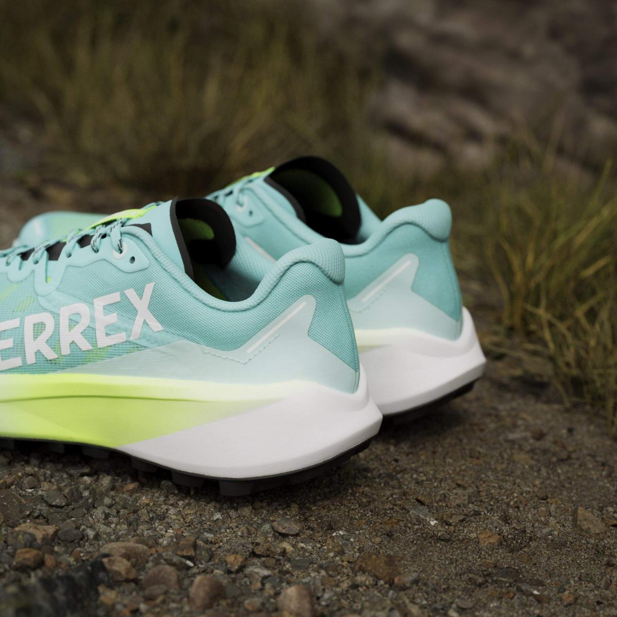 product/a/d/adidas_hp3686_22_footwear_photography_heromrktng_view_9-nw091625.jpg