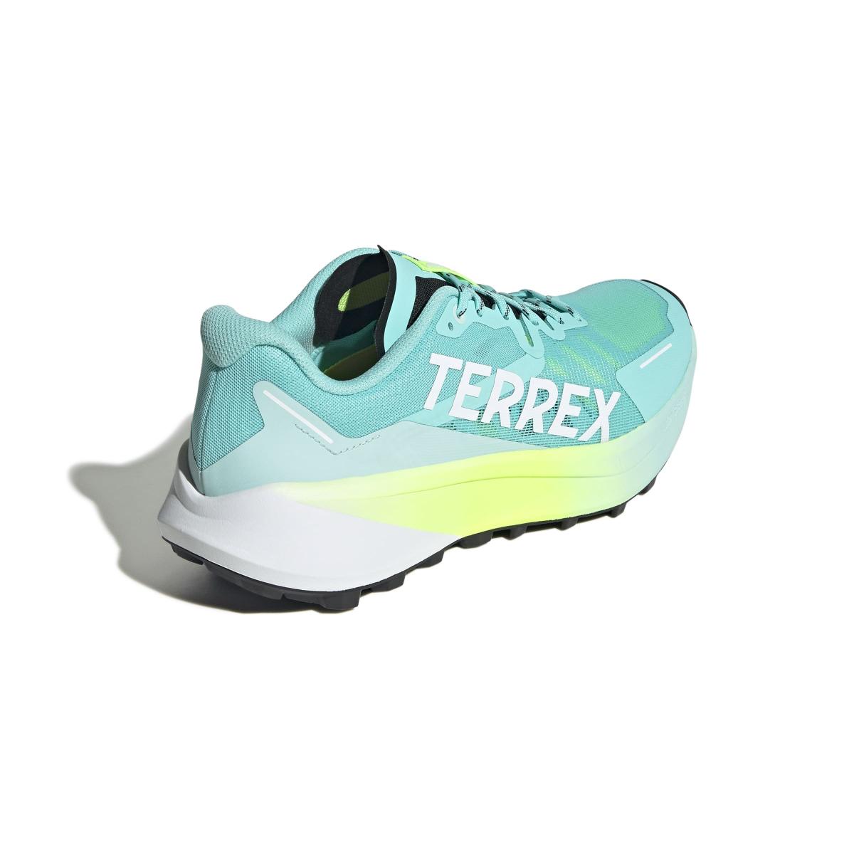 product/a/d/adidas_hp3686_7_footwear_photography_back_lateral_top_view_white-nw091625.jpg