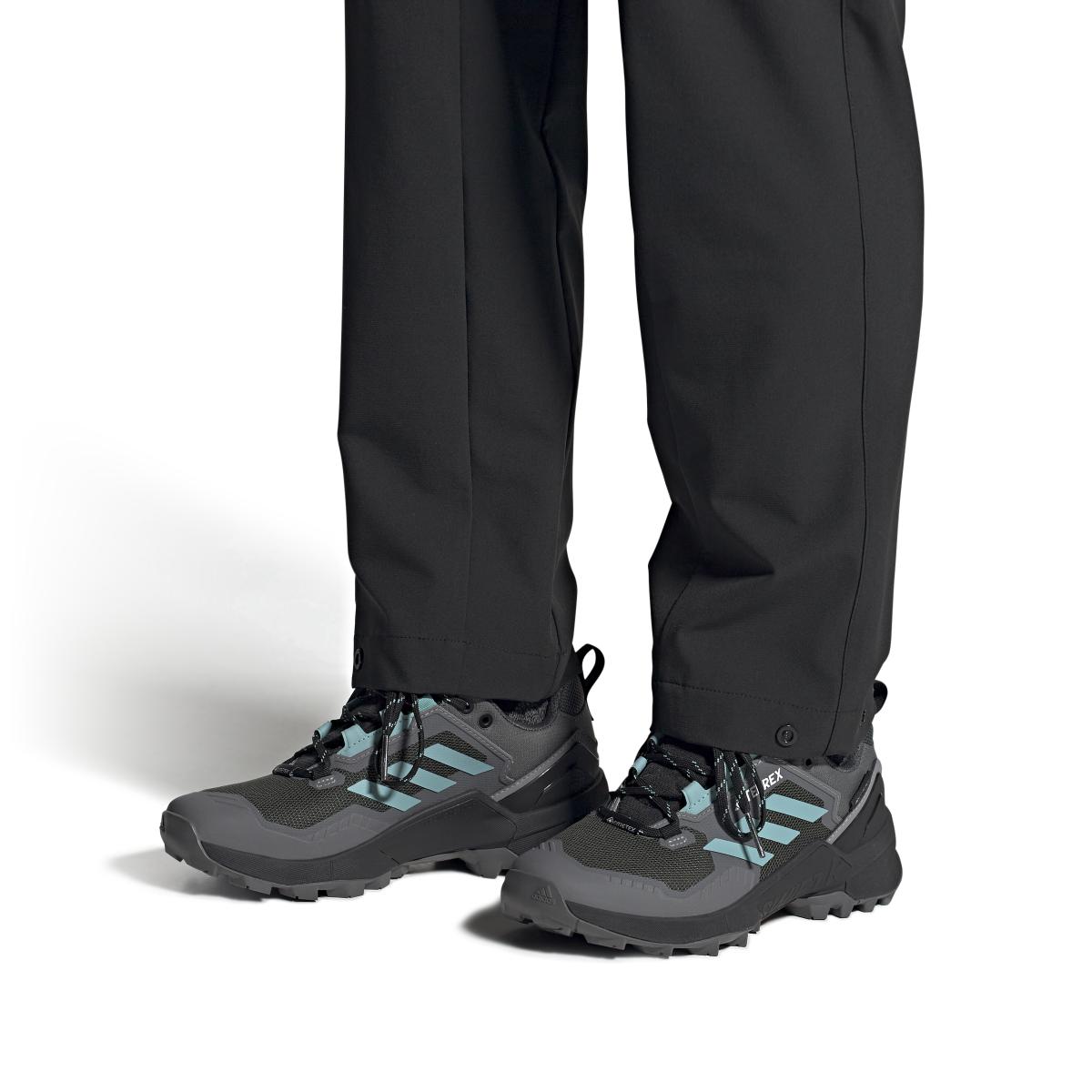 product/a/d/adidas_hp8716_11_footwear_on_model_front_view_white_000.jpg