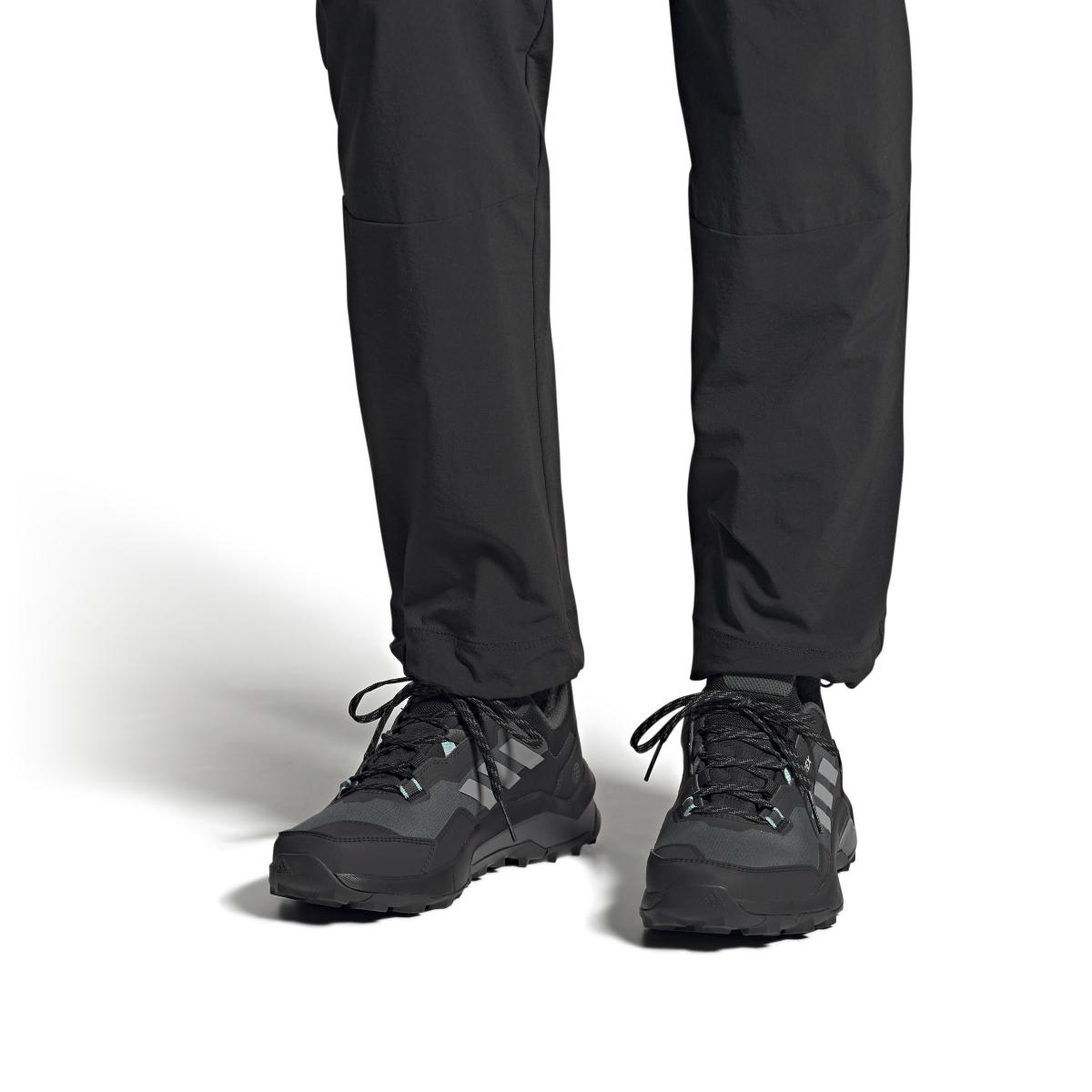 product/a/d/adidas_hq1051_11_footwear_on_model_front_view_white.jpg