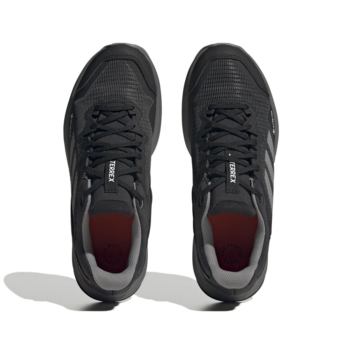 product/a/d/adidas_hq1238_3_footwear_photography_top_portrait_view_white_000.jpg