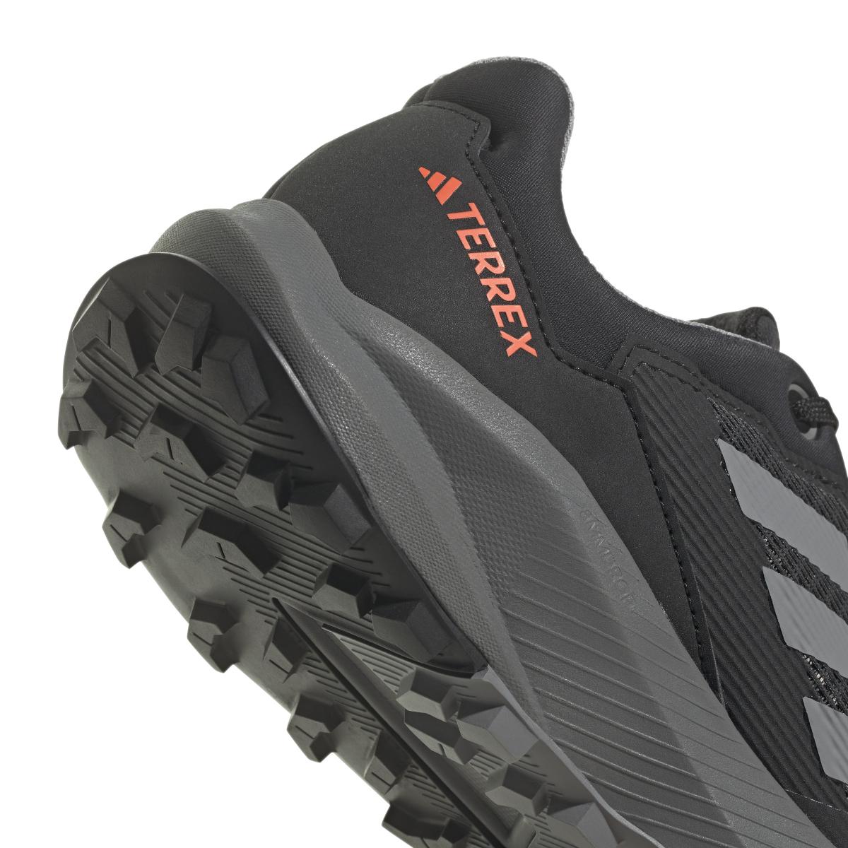 product/a/d/adidas_hq1238_9_footwear_photography_detail_view_2_white_000.jpg