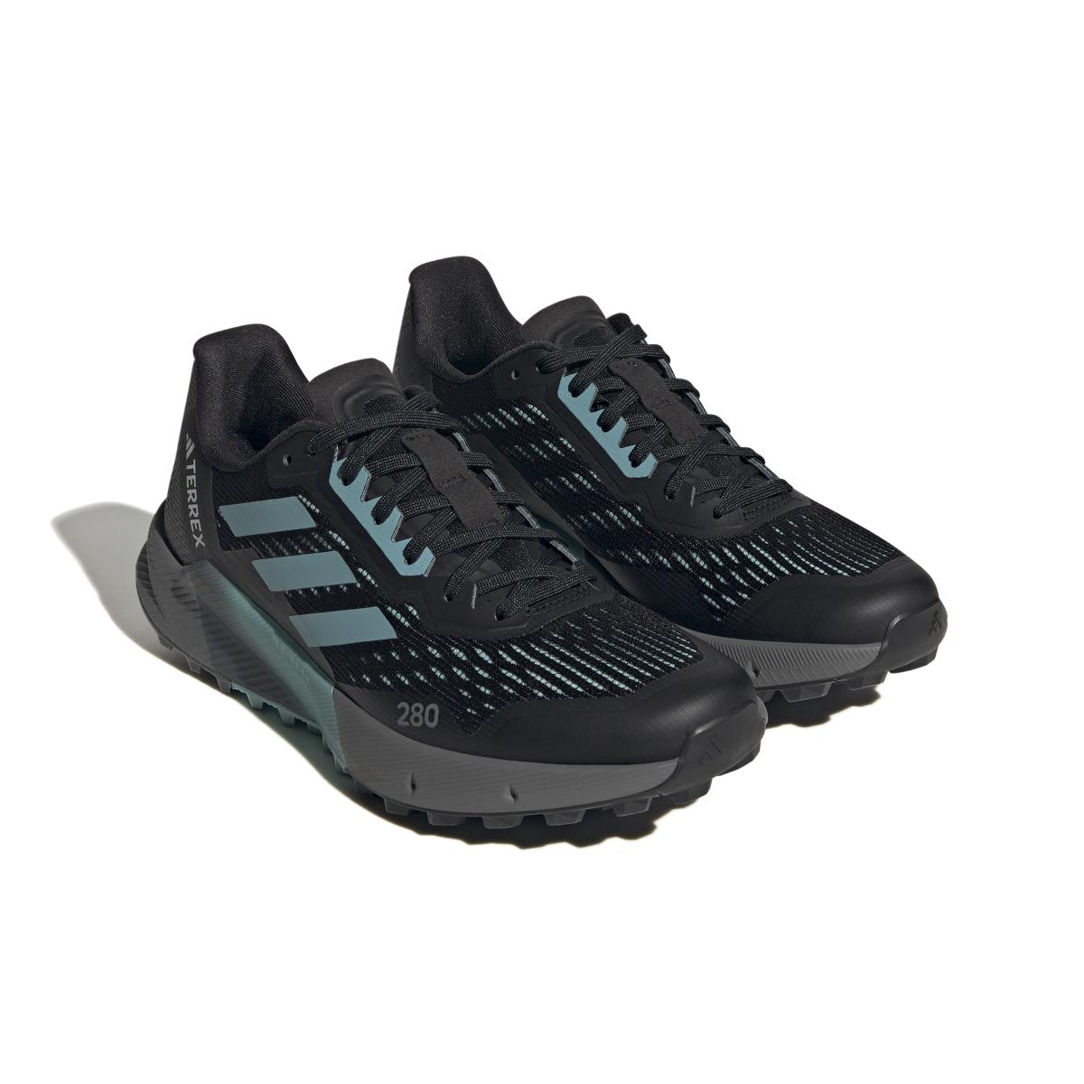 product/a/d/adidas_hr1140_6_footwear_photography_front_lateral_top_view_white_000.jpg