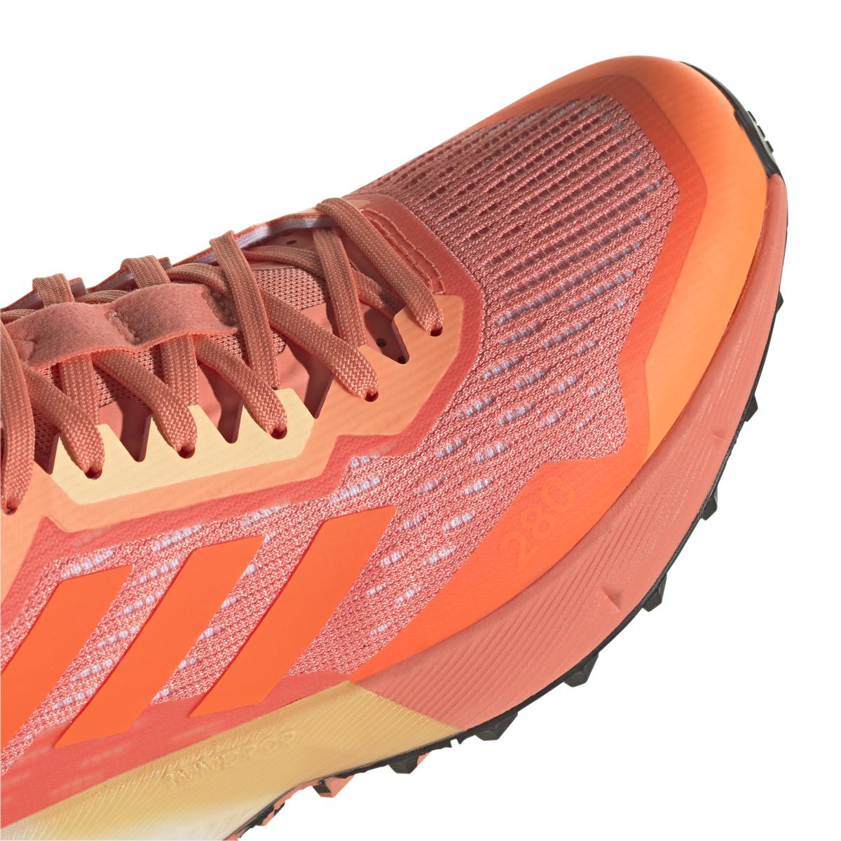 product/a/d/adidas_hr1141_8_footwear_photography_detail_view_1_white_000.jpg