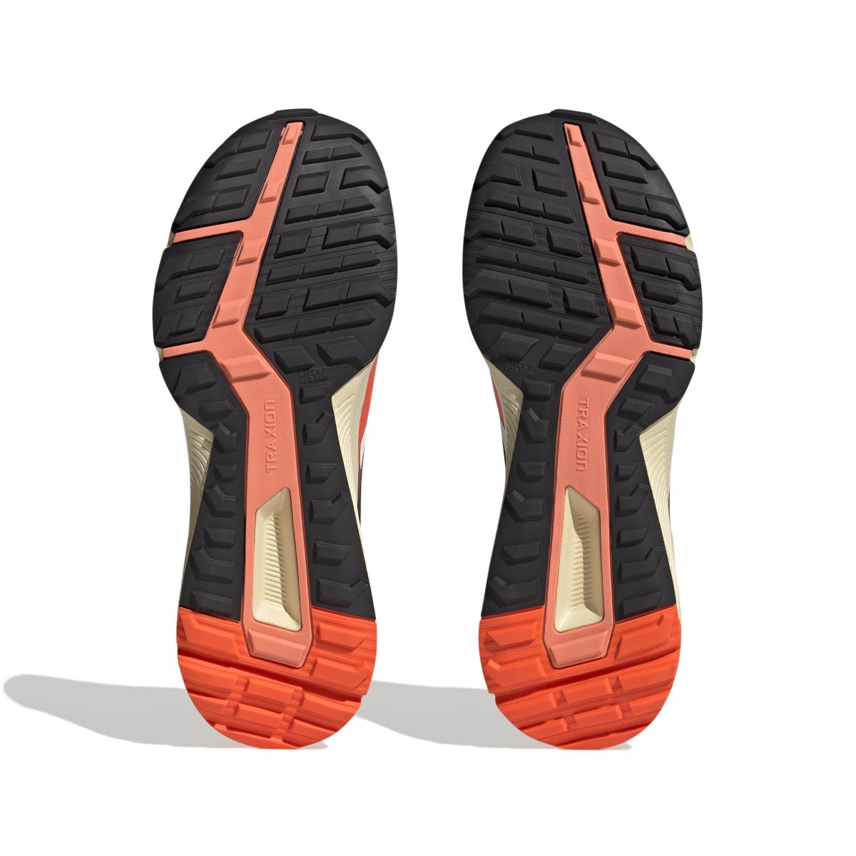 product/a/d/adidas_hr1179_4_footwear_photography_bottom_view_white_000.jpg