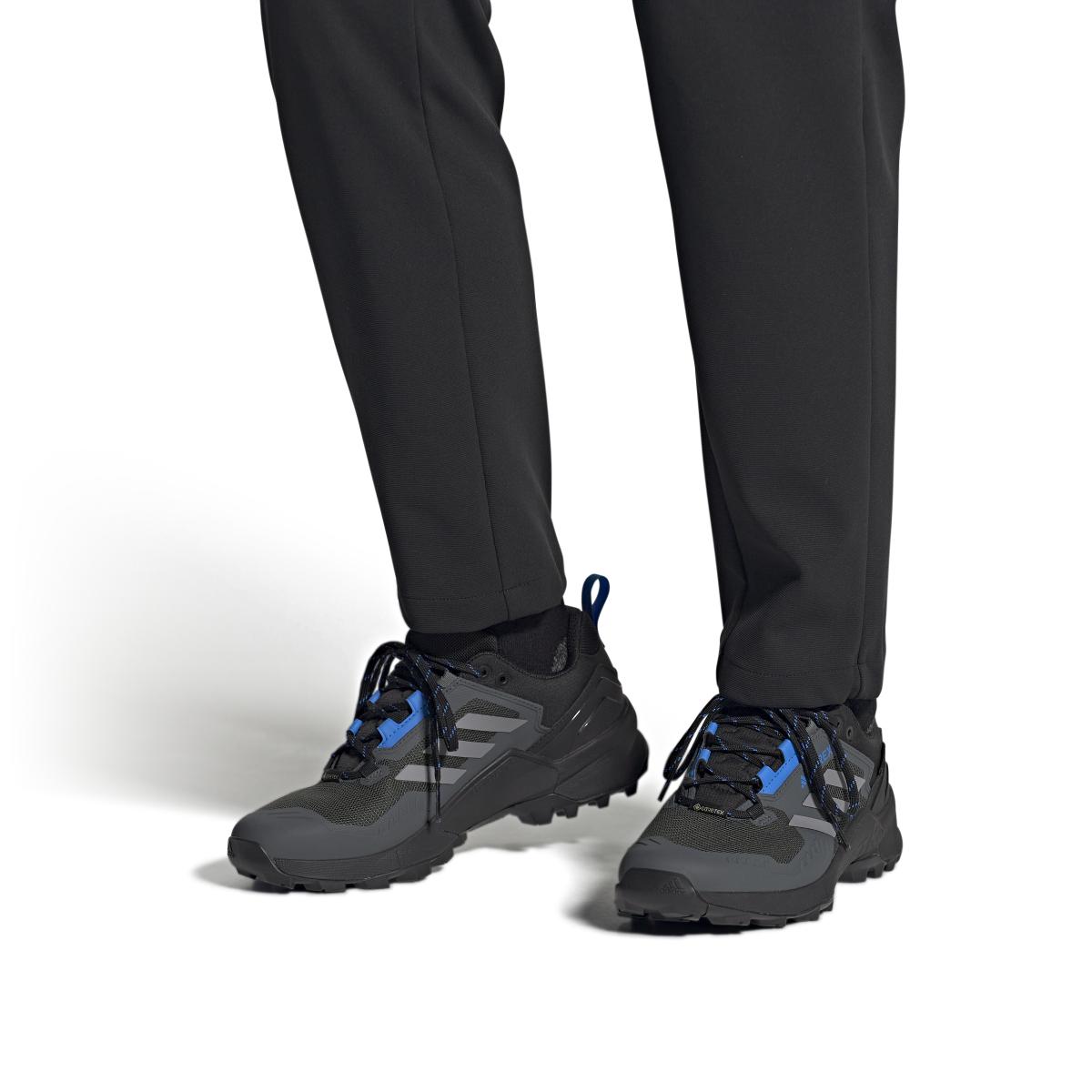 product/a/d/adidas_hr1311_11_footwear_on_model_front_view_white.jpg