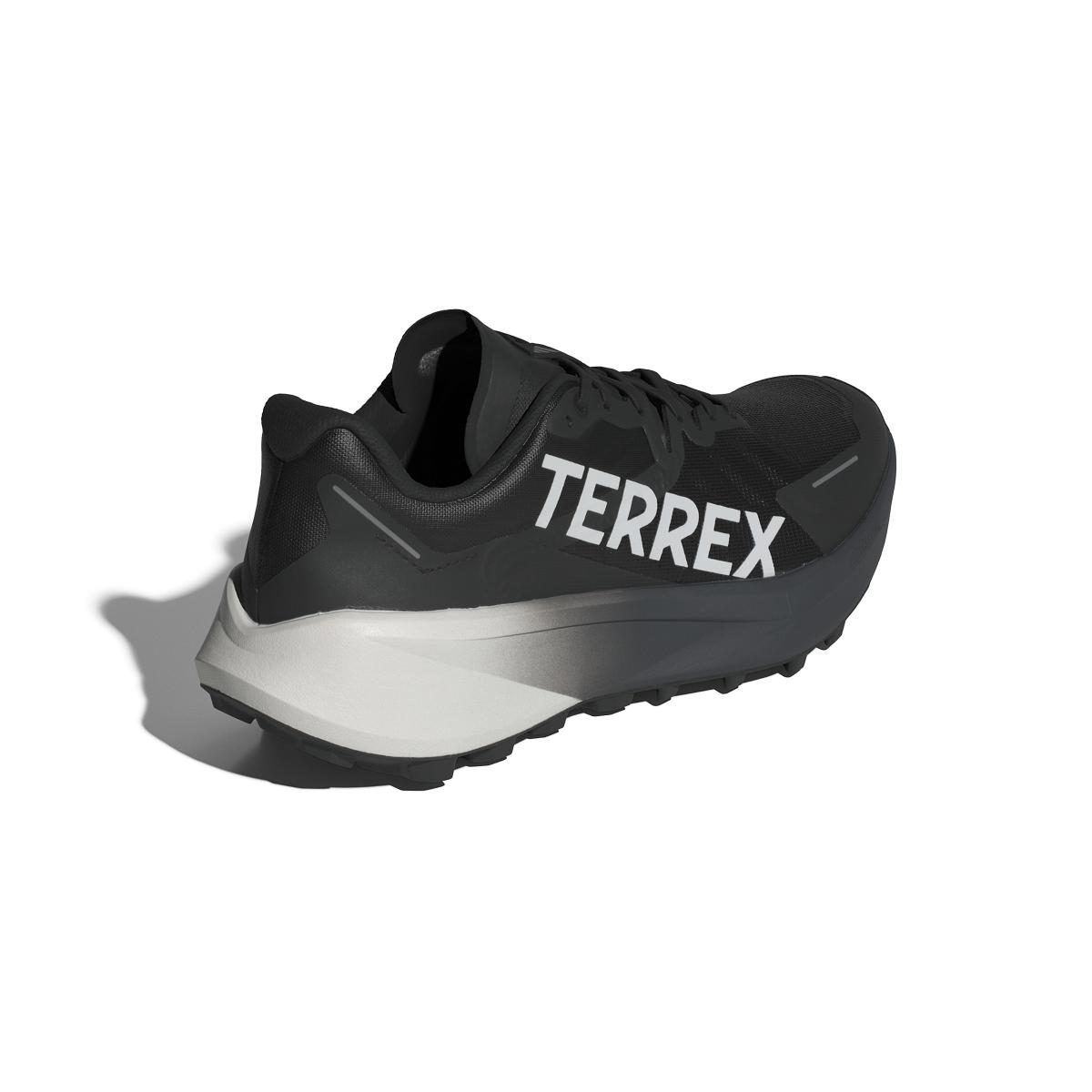 product/a/d/adidas_id0343_7_footwear_photography_back_lateral_top_view_white.jpg