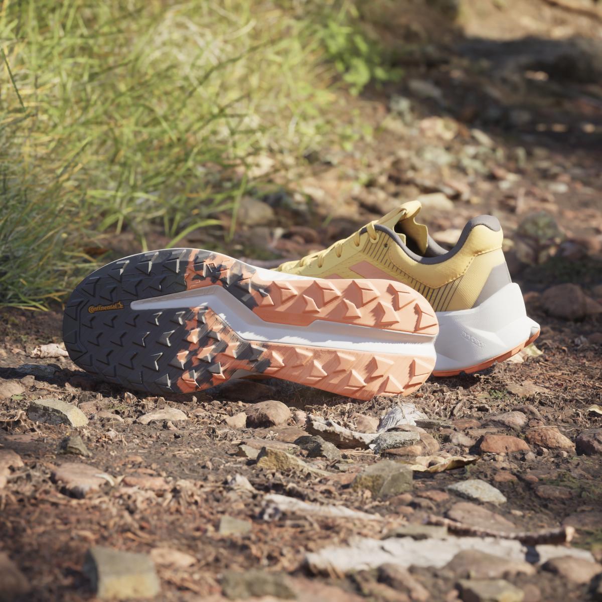 product/a/d/adidas_id7720_17_footwear_photography_heromrktng_view_4_white-nw032224.jpg
