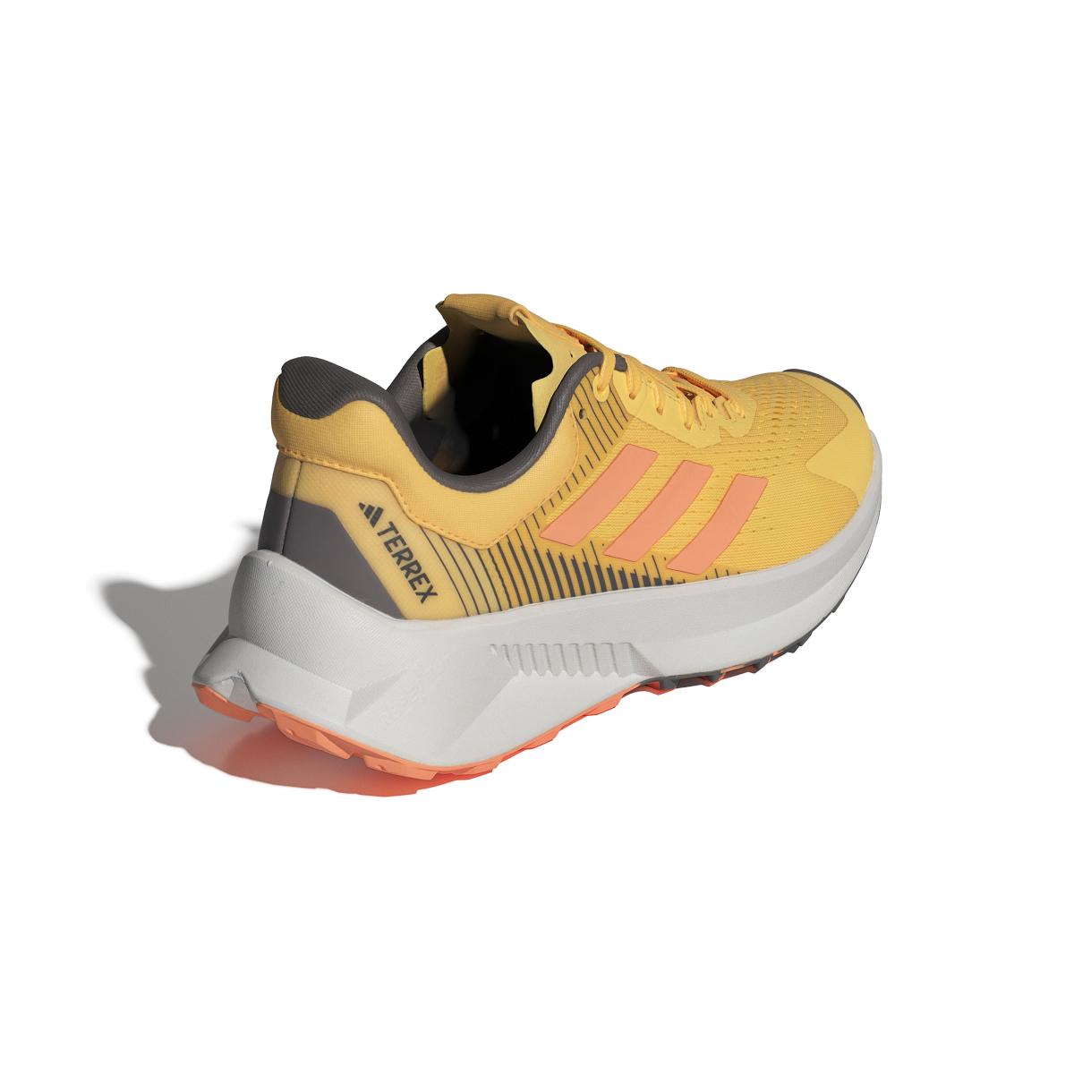 product/a/d/adidas_id7720_7_footwear_photography_back_lateral_top_view_white-nw032224.jpg