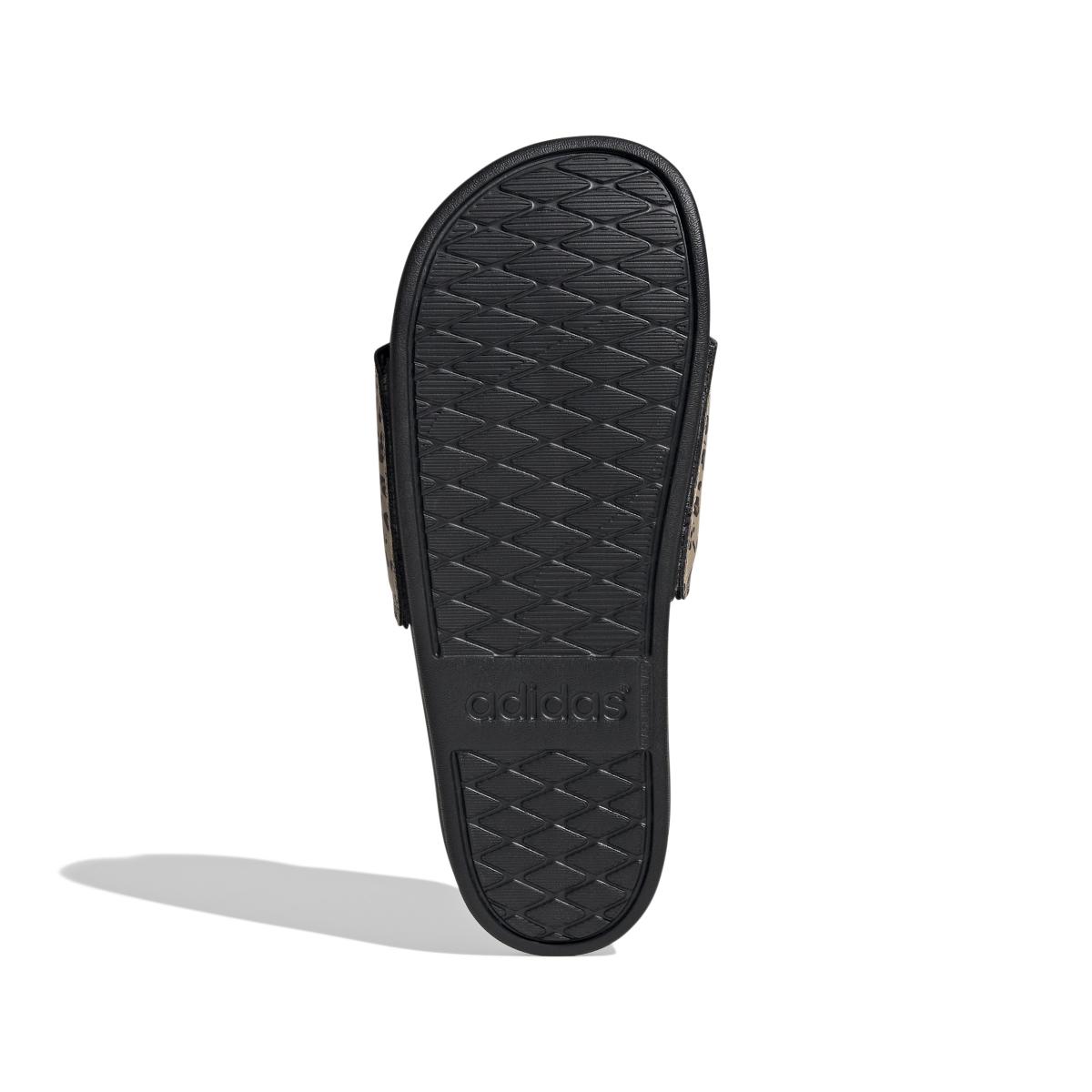 product/a/d/adidas_id8502_4_footwear_photography_bottom_view_white.jpg