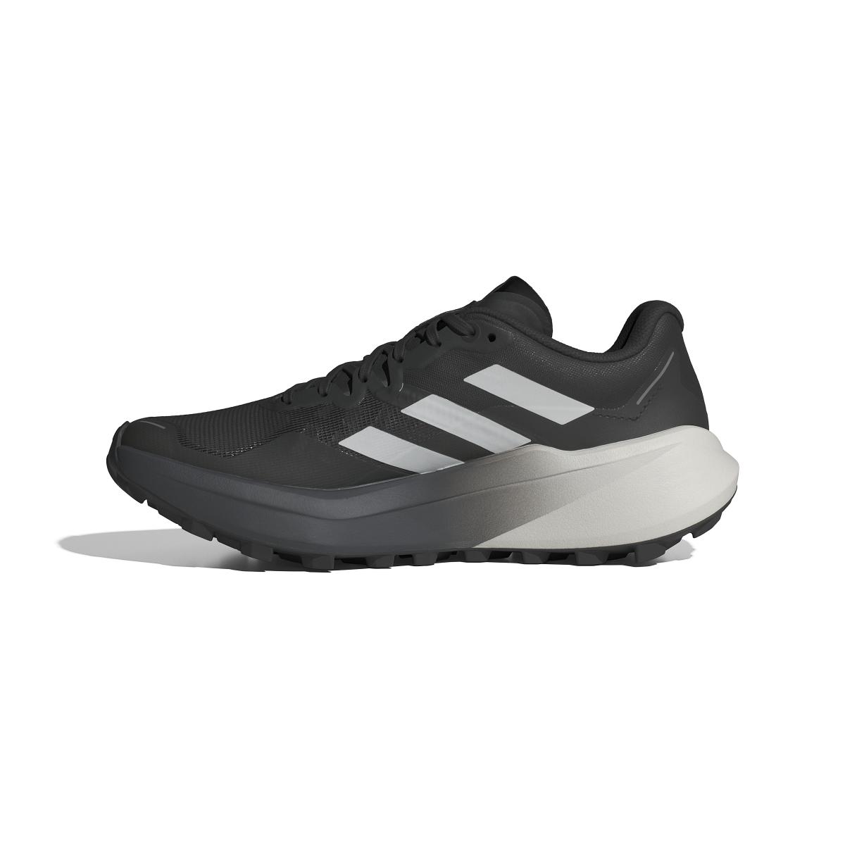 product/a/d/adidas_ie0813_5_footwear_photography_side_medial_center_view_white.jpg