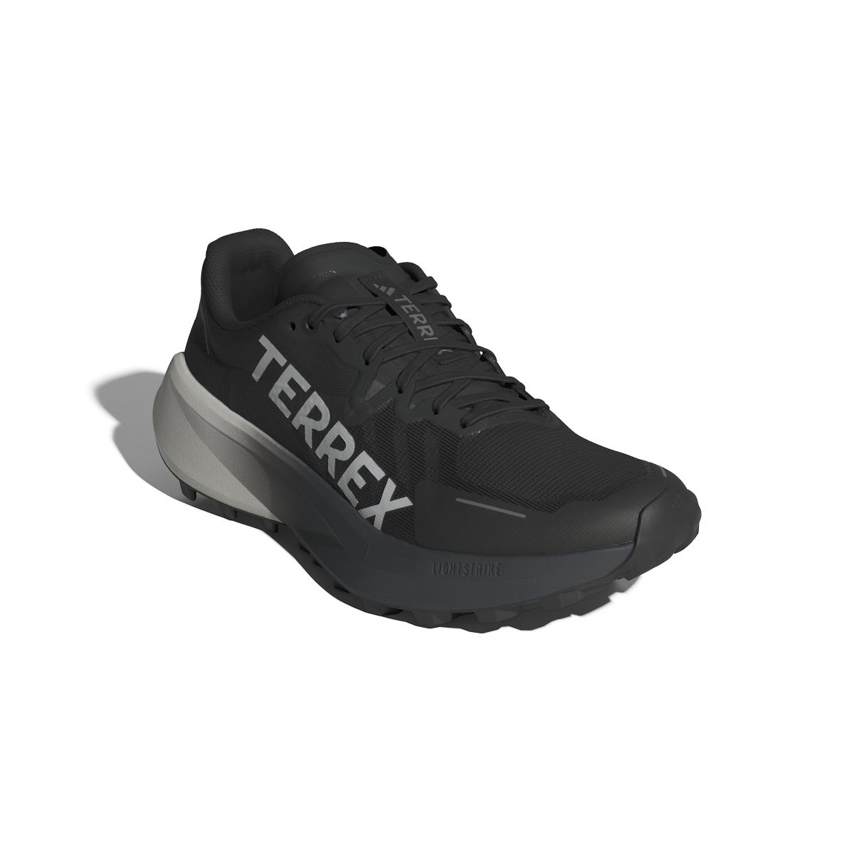 product/a/d/adidas_ie0813_6_footwear_photography_front_lateral_top_view_white.jpg