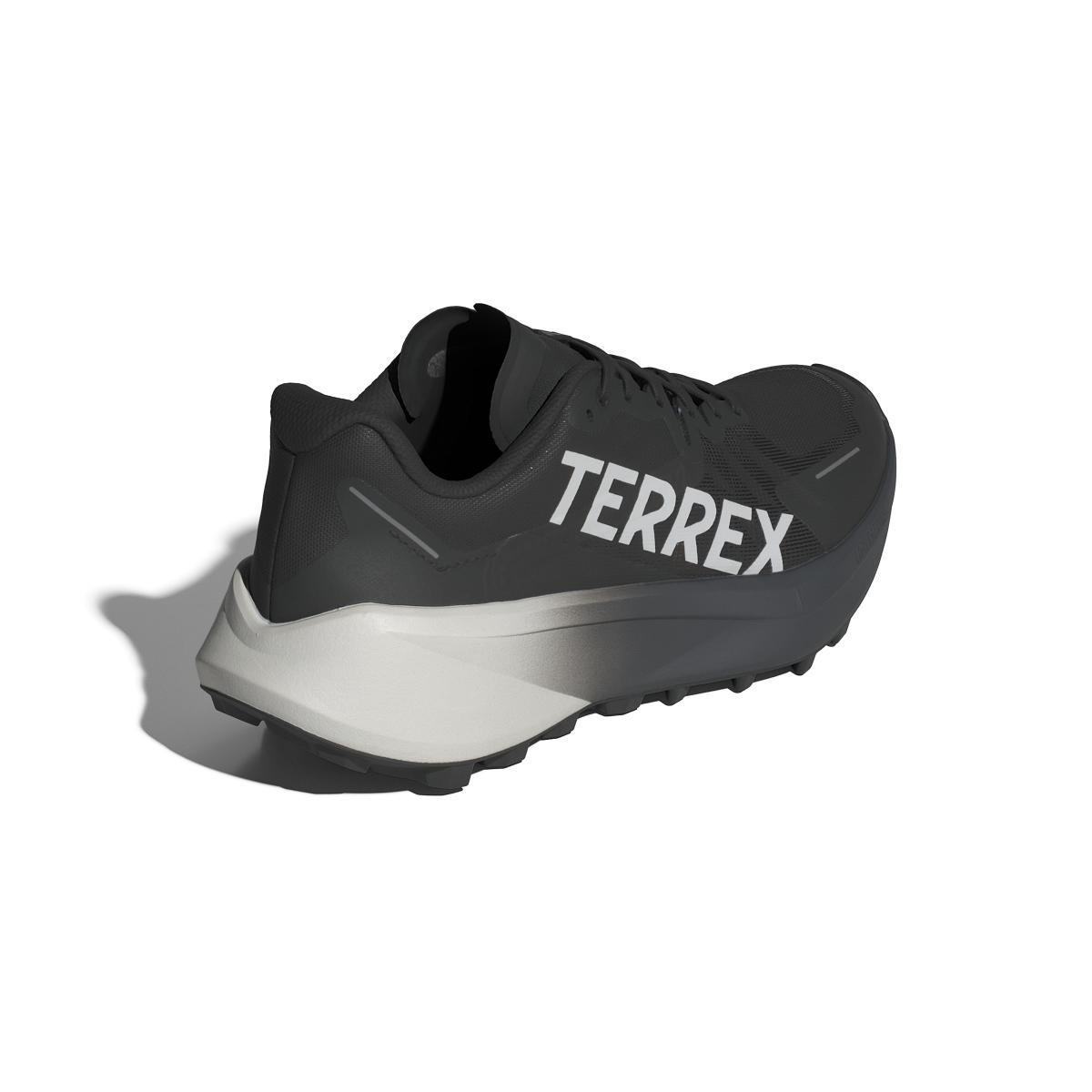 product/a/d/adidas_ie0813_7_footwear_photography_back_lateral_top_view_white.jpg