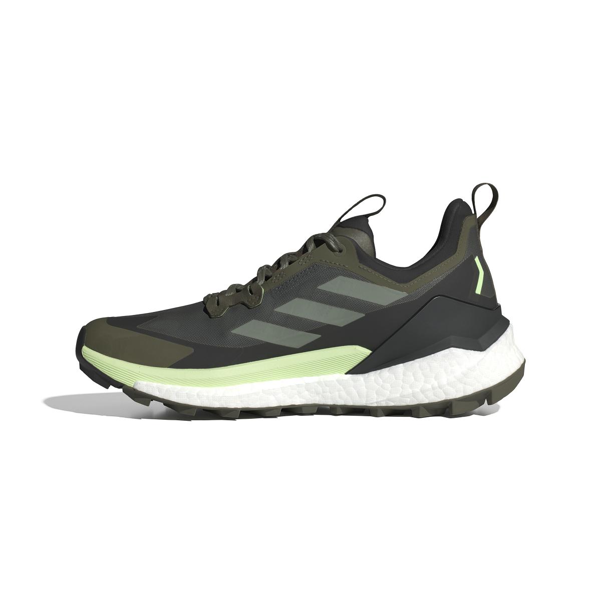 product/a/d/adidas_ie5109_5_footwear_photography_side_medial_center_view_white.jpg