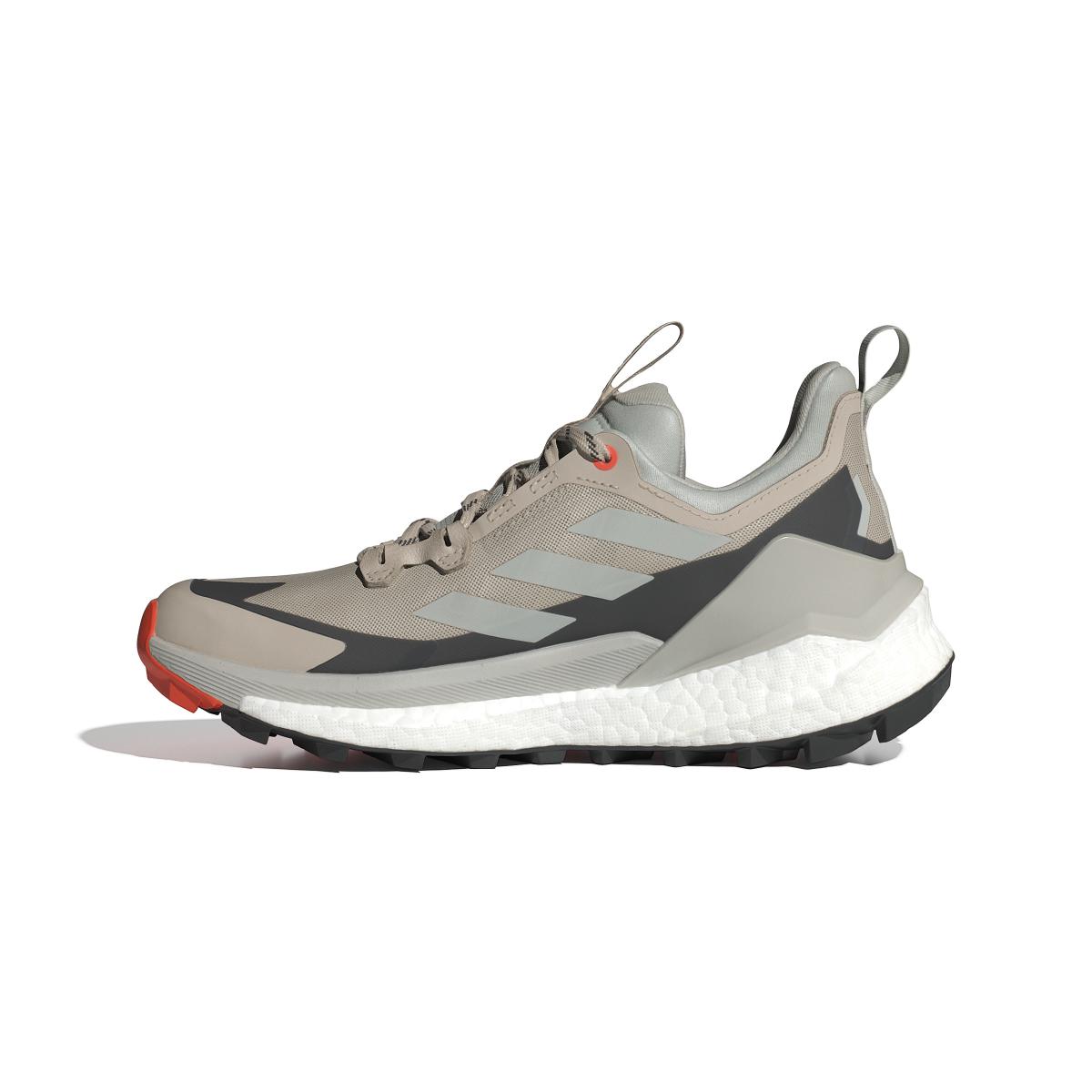 product/a/d/adidas_ie5121_5_footwear_photography_side_medial_center_view_white-030824.jpg