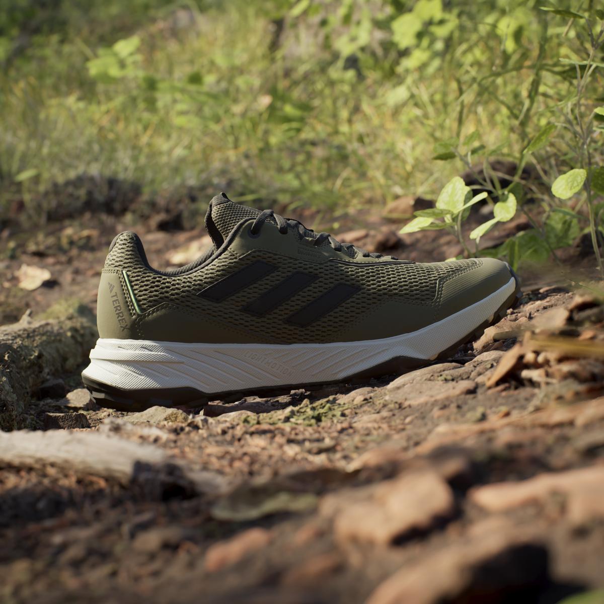 product/a/d/adidas_ie5911_12_footwear_photography_heromrktng_view_3_white.jpg
