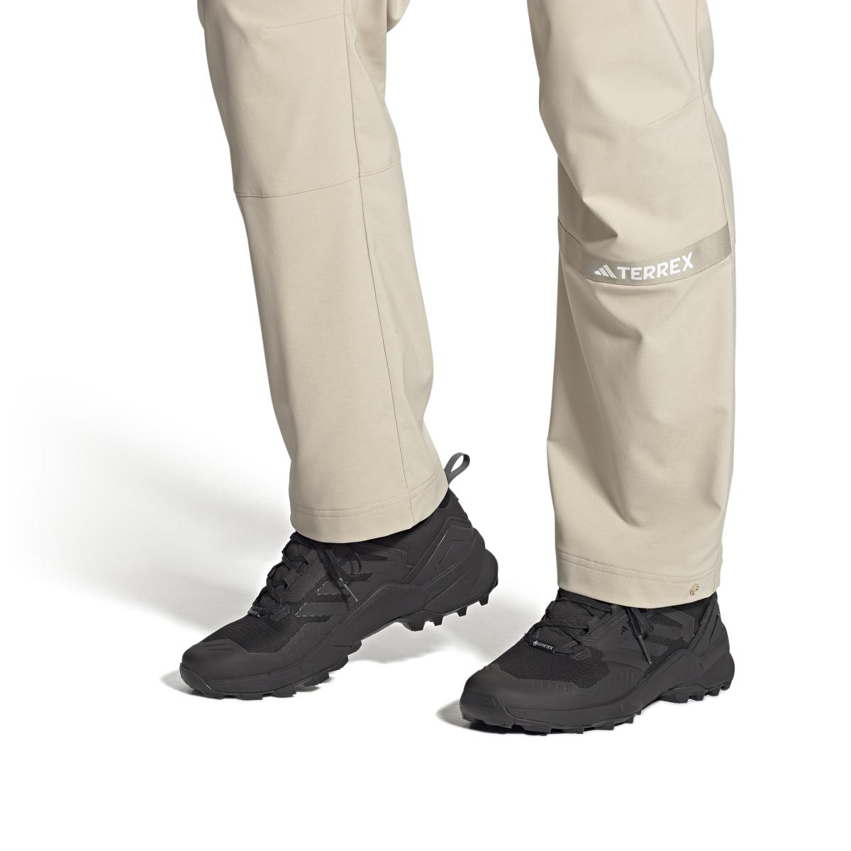 product/a/d/adidas_ie7634_11_footwear_on_model_front_view_white.jpg