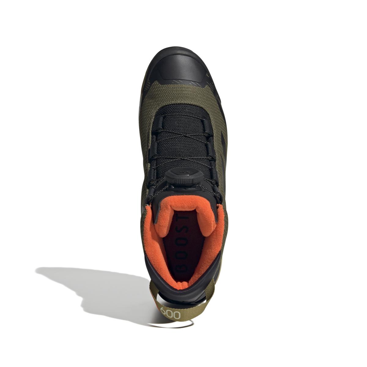 product/a/d/adidas_if4955_3_footwear_photography_top_portrait_view_white.jpg