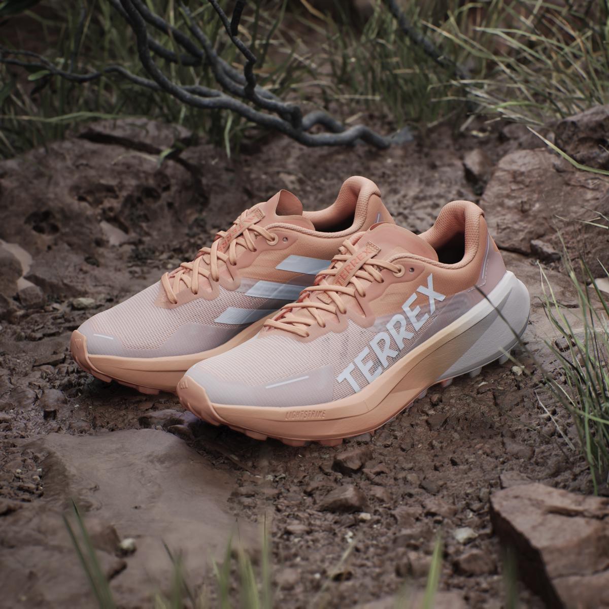 product/a/d/adidas_ig6582_18_footwear_photography_heromrktng_view_5.jpg