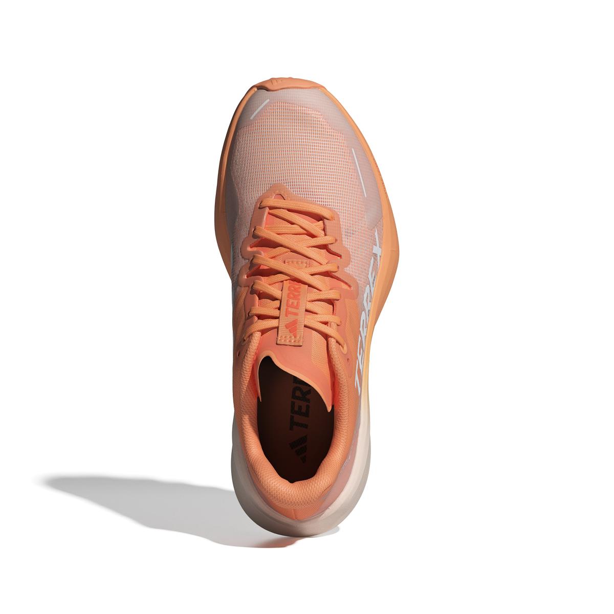 product/a/d/adidas_ig6582_3_footwear_photography_top_portrait_view_white.jpg