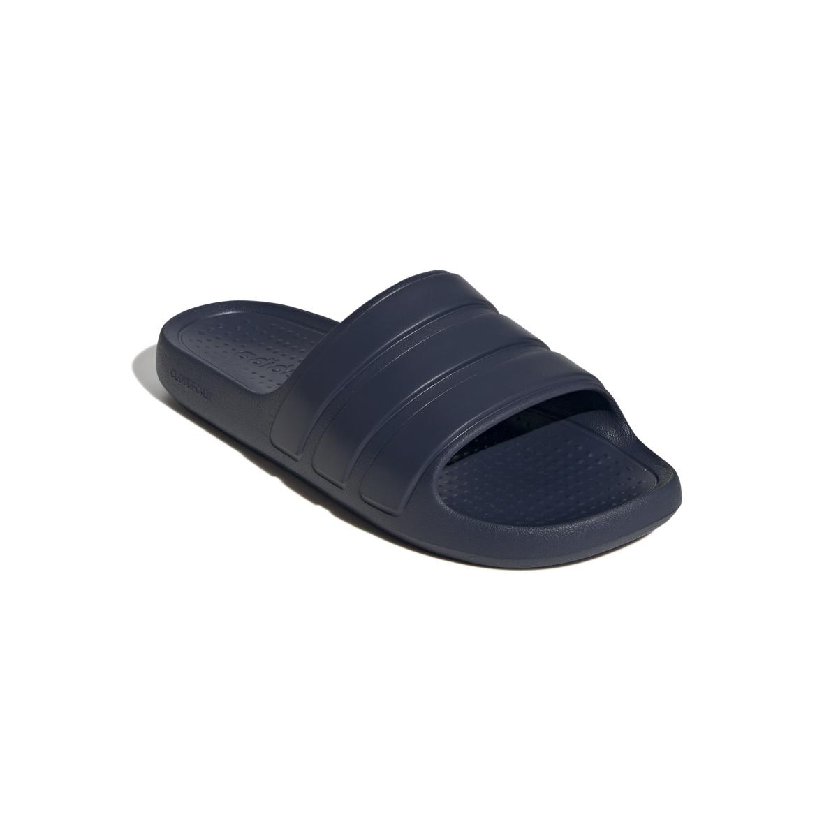 product/a/d/adidas_ig6860_6_footwear_photography_front_lateral_top_view_white.jpg