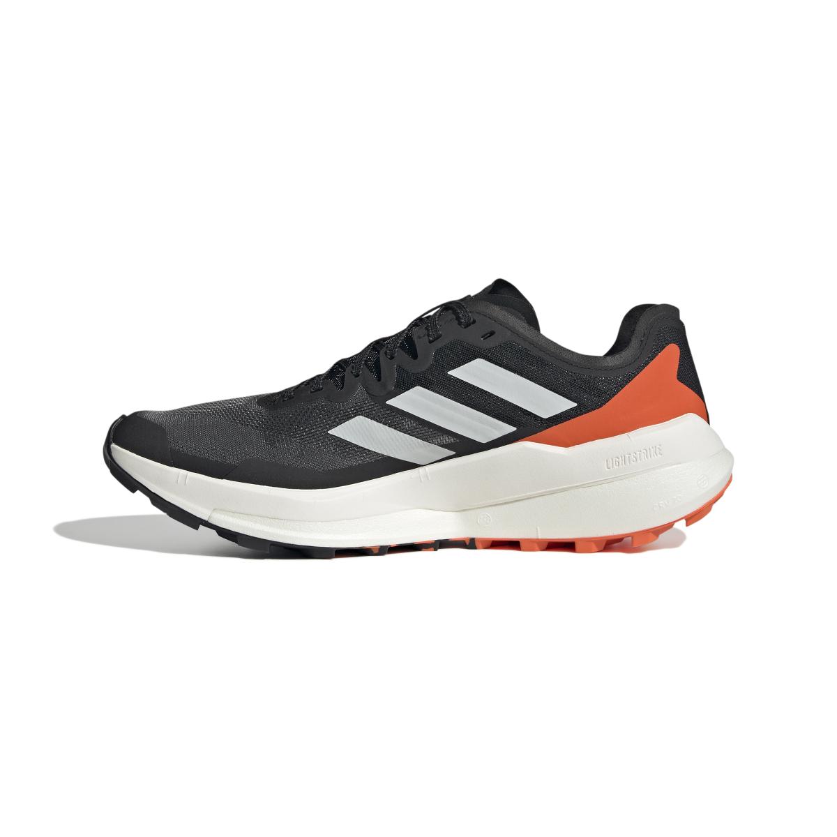 product/a/d/adidas_ig8017_5_footwear_photography_side_medial_center_view_white.jpg