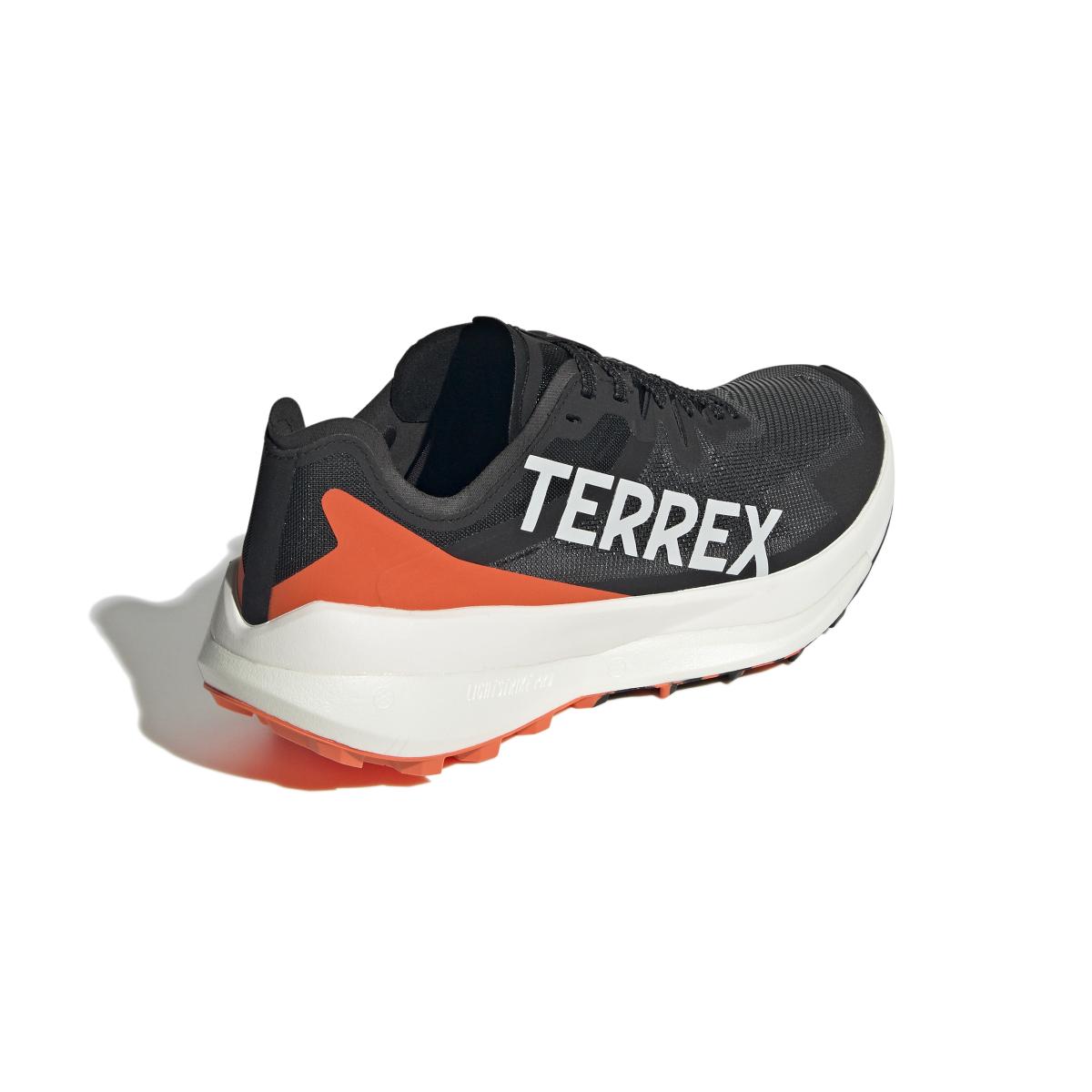 product/a/d/adidas_ig8017_7_footwear_photography_back_lateral_top_view_white.jpg