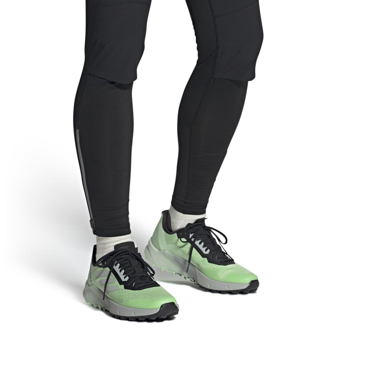 product/a/d/adidas_ig8019_10_footwear_on_model_front_view_white.jpg