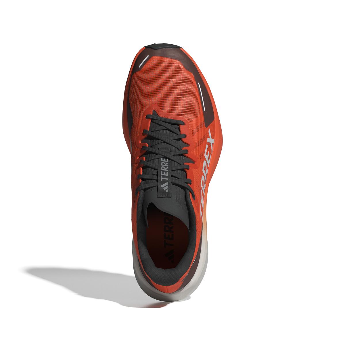 product/a/d/adidas_ig8841_3_footwear_photography_top_portrait_view_white-nw052424.jpg