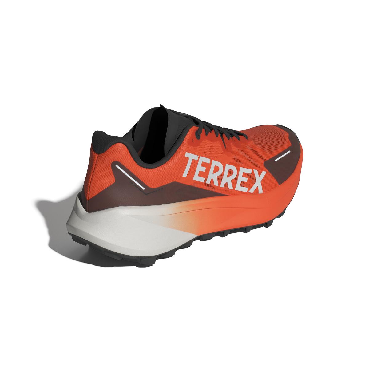 product/a/d/adidas_ig8841_7_footwear_photography_back_lateral_top_view_white-nw052424.jpg