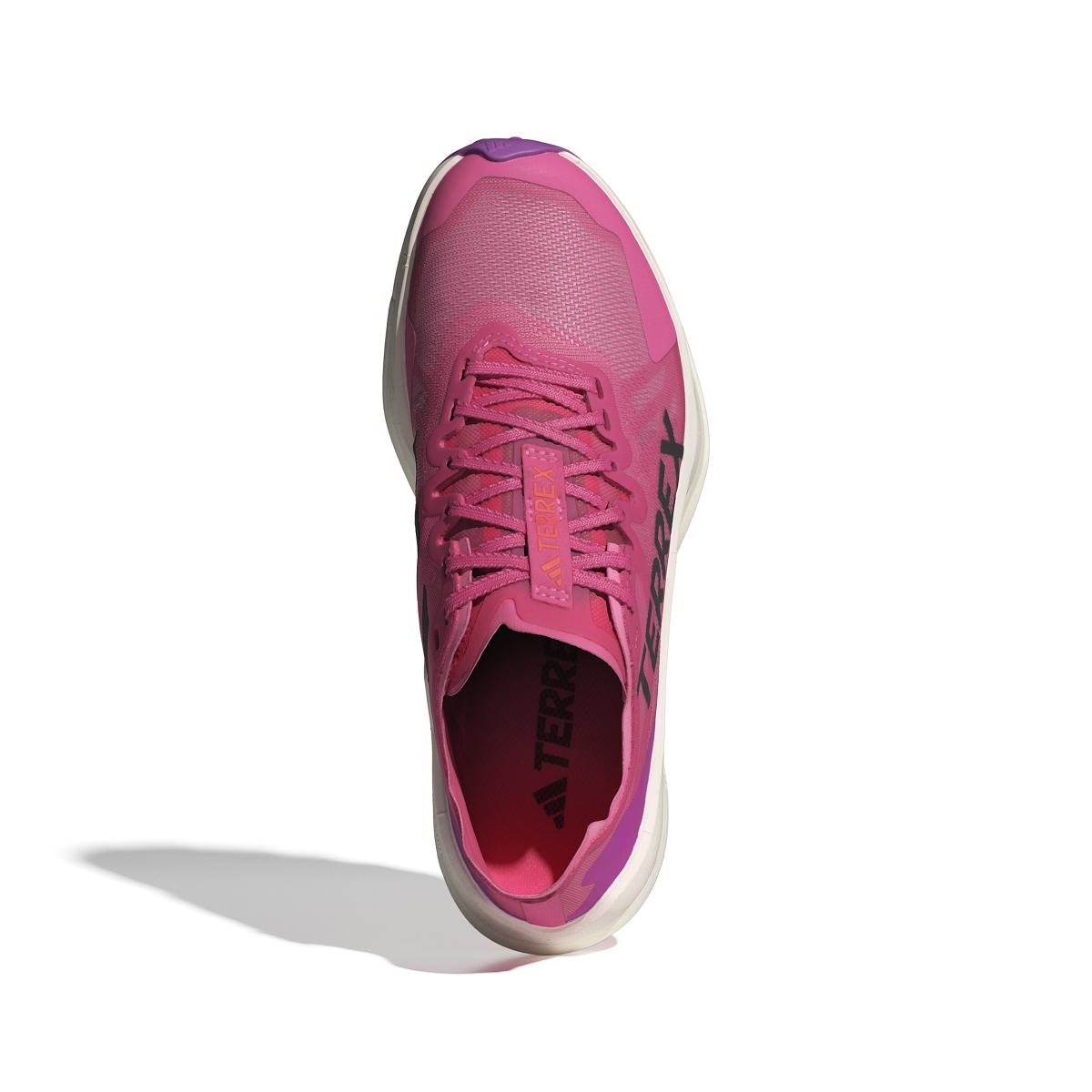 product/a/d/adidas_ig8854_3_footwear_photography_top_portrait_view_white-nw110824.jpg