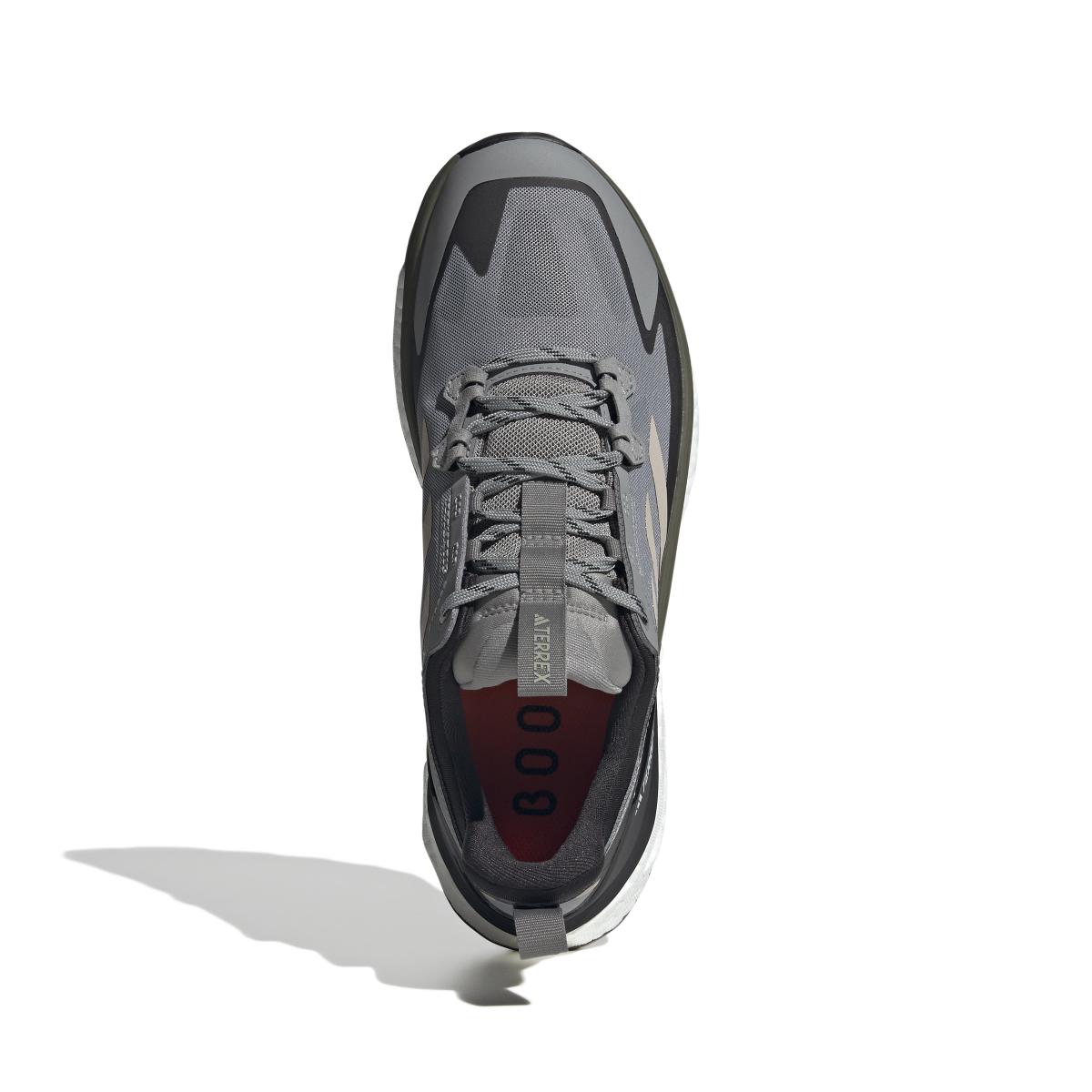 product/a/d/adidas_ig8881_3_footwear_photography_top_portrait_view_white.jpg